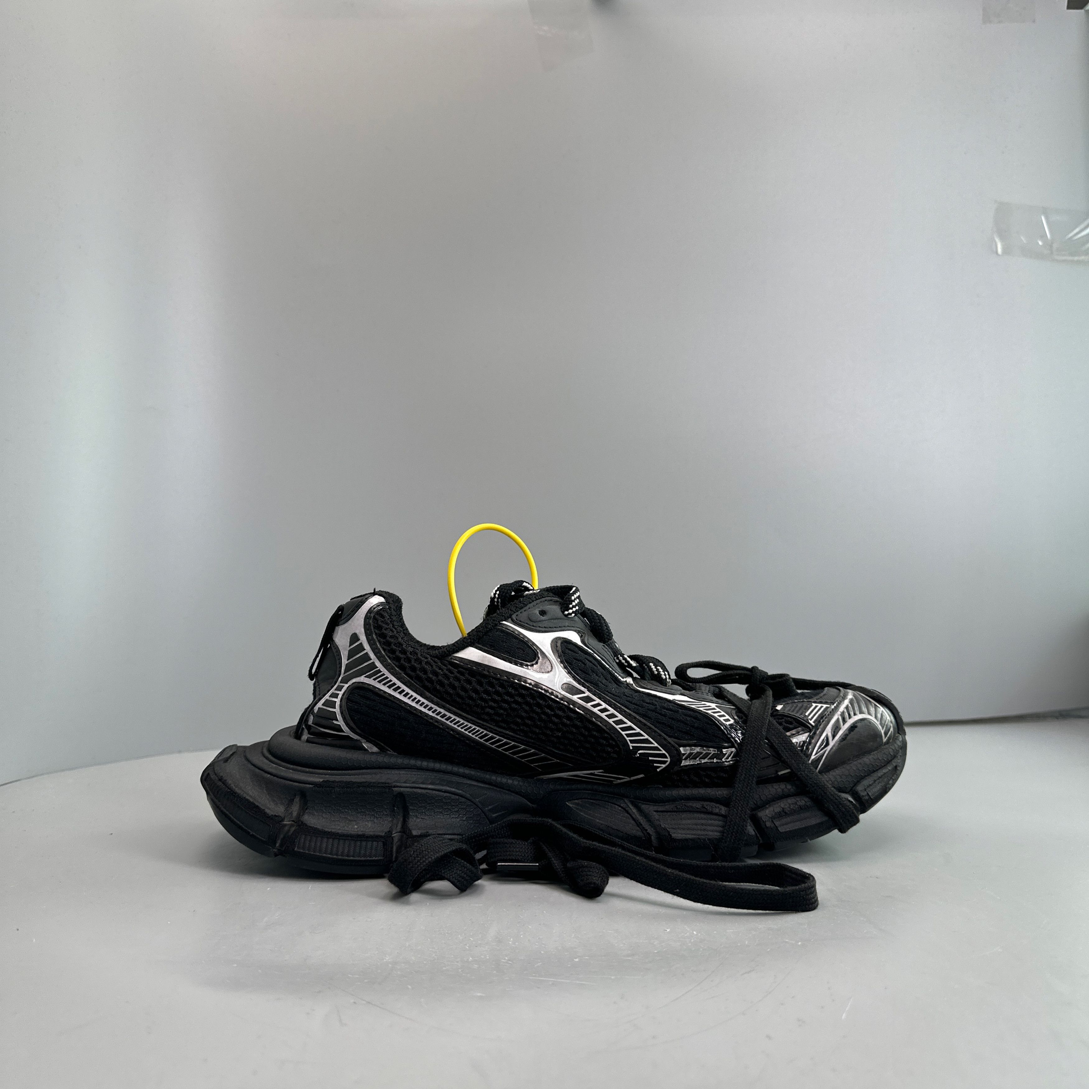 Balenciaga Balenciaga Distressed 3XL Sneakers 41 Size US 8 / EU 41 - 11 Thumbnail