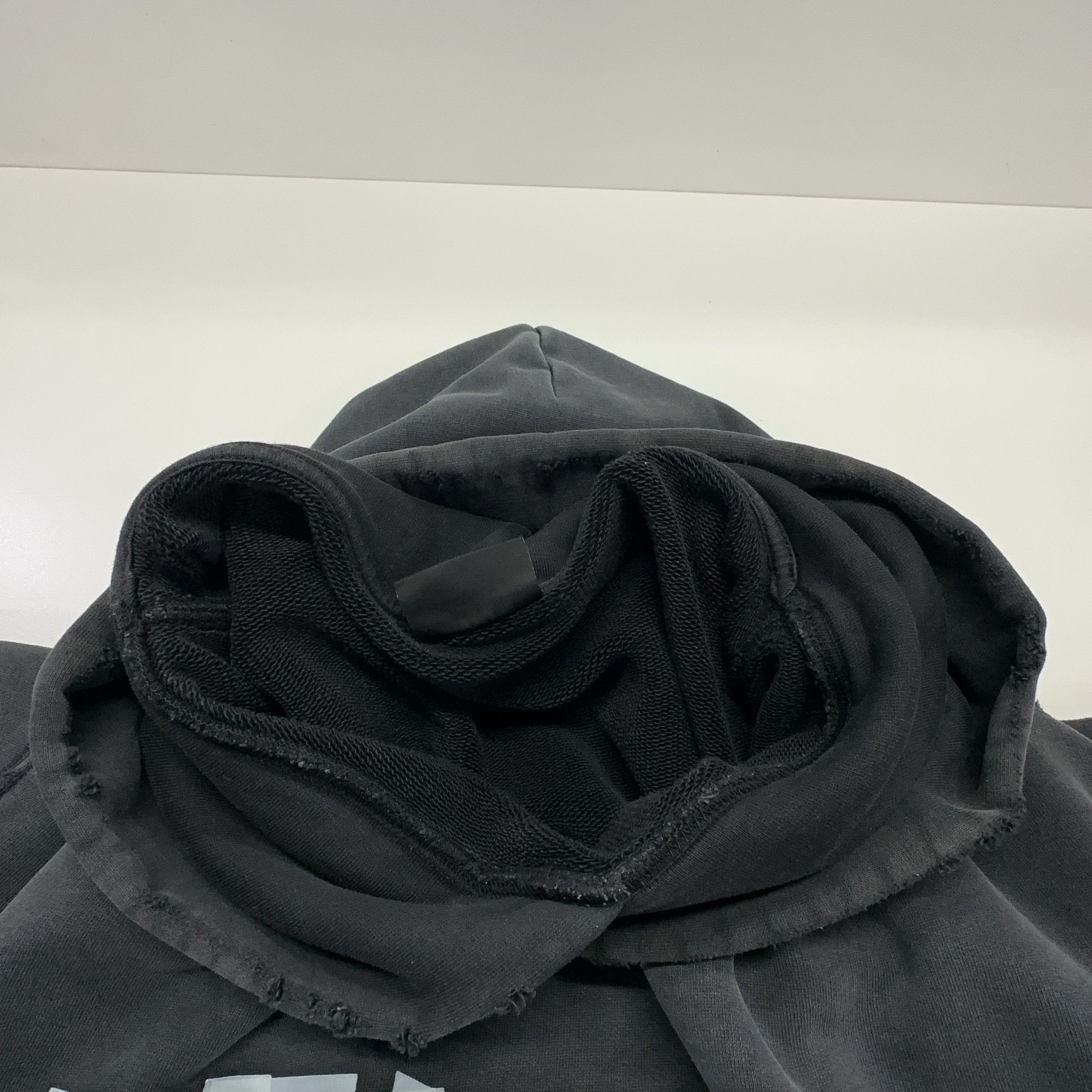 Balenciaga Balenciaga Gaffer Tape Logo Hoodie Size M Size US M / EU 48-50 / 2 - 7 Thumbnail