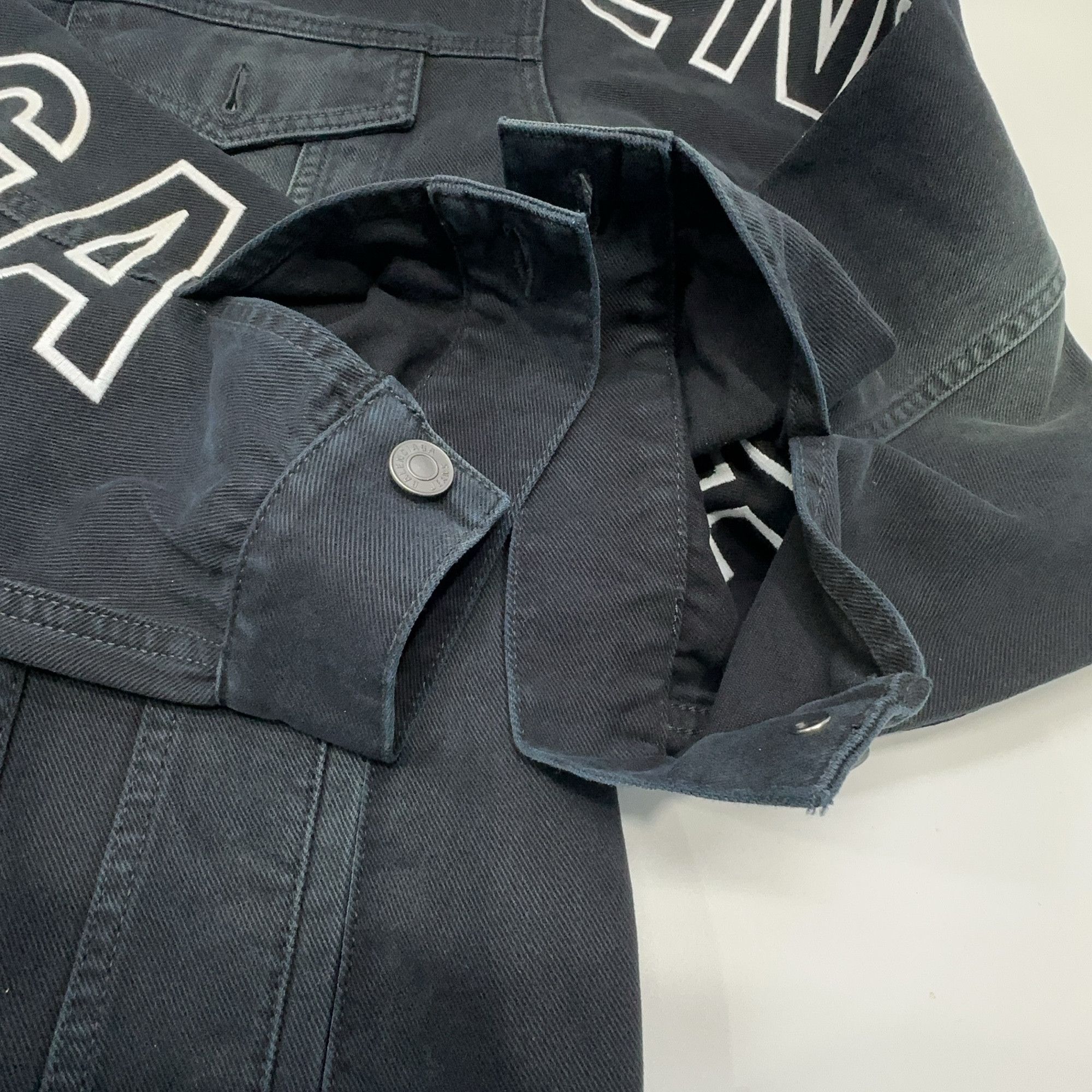 Balenciaga Balenciaga Logo Print Denim Jacket XS Size US XS / EU 42 / 0 - 12 Thumbnail