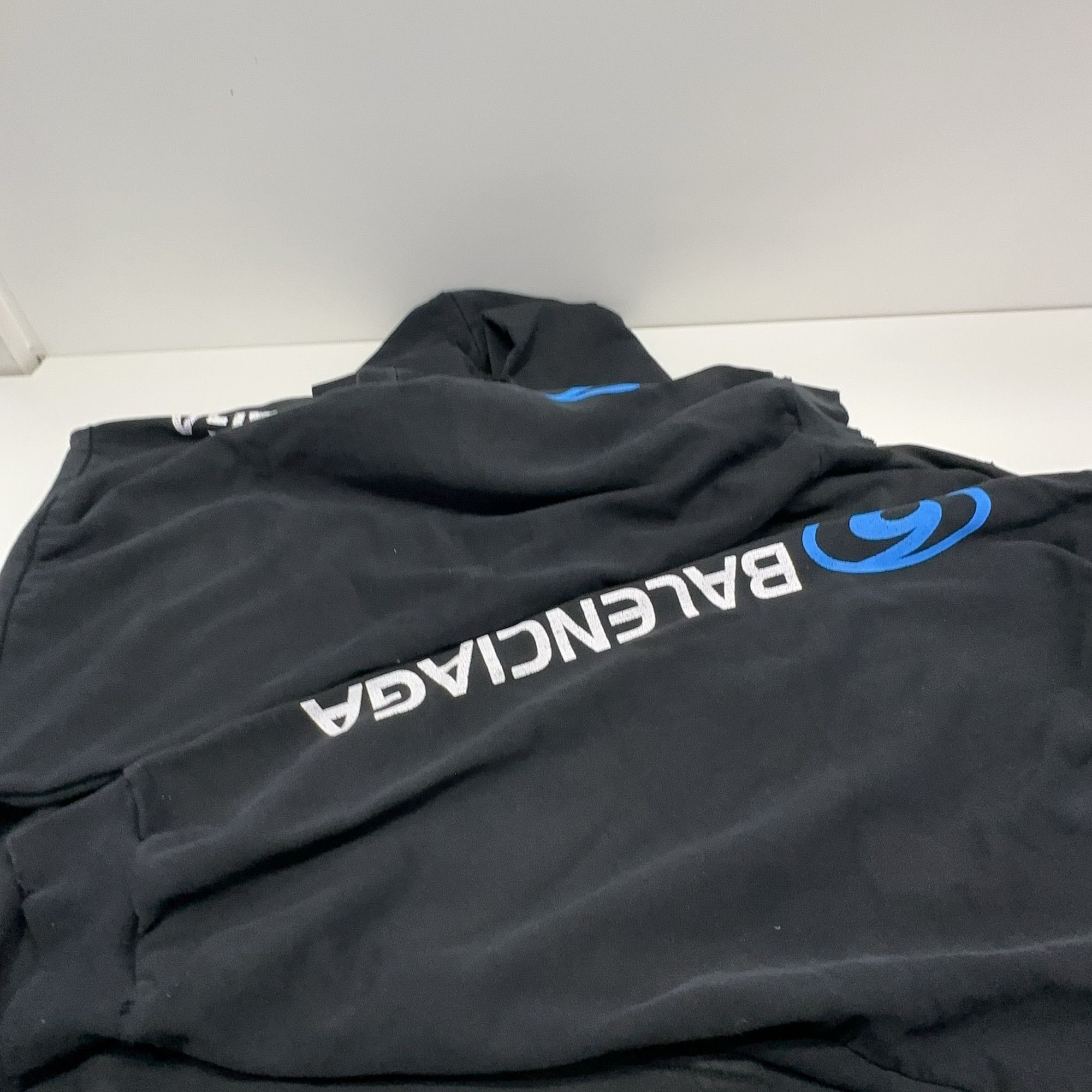 Balenciaga Balenciaga Logo Print Hoodie Size XL Size US XL / EU 56 / 4 - 13 Thumbnail