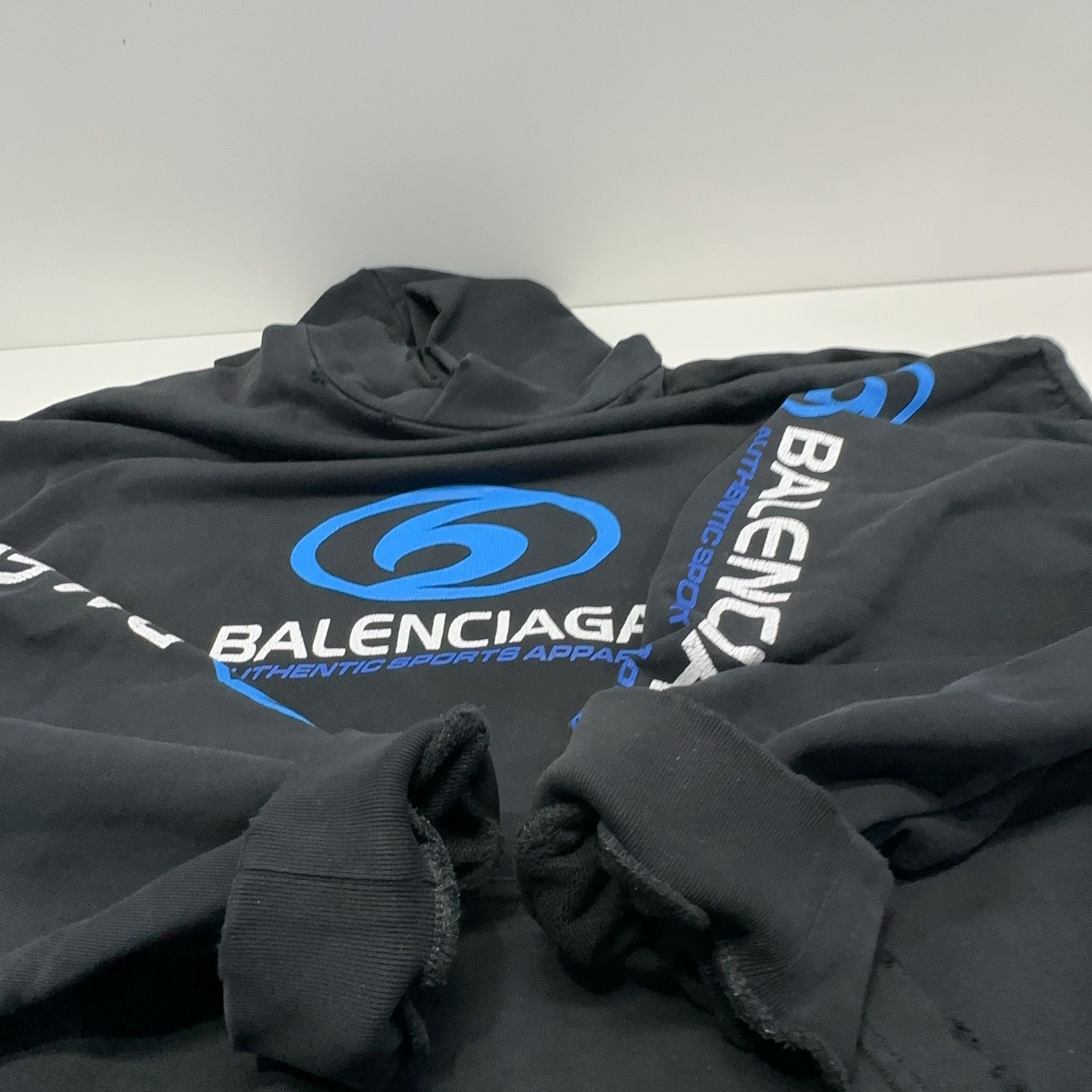 Balenciaga Balenciaga Logo Print Hoodie Size XL Size US XL / EU 56 / 4 - 15 Thumbnail