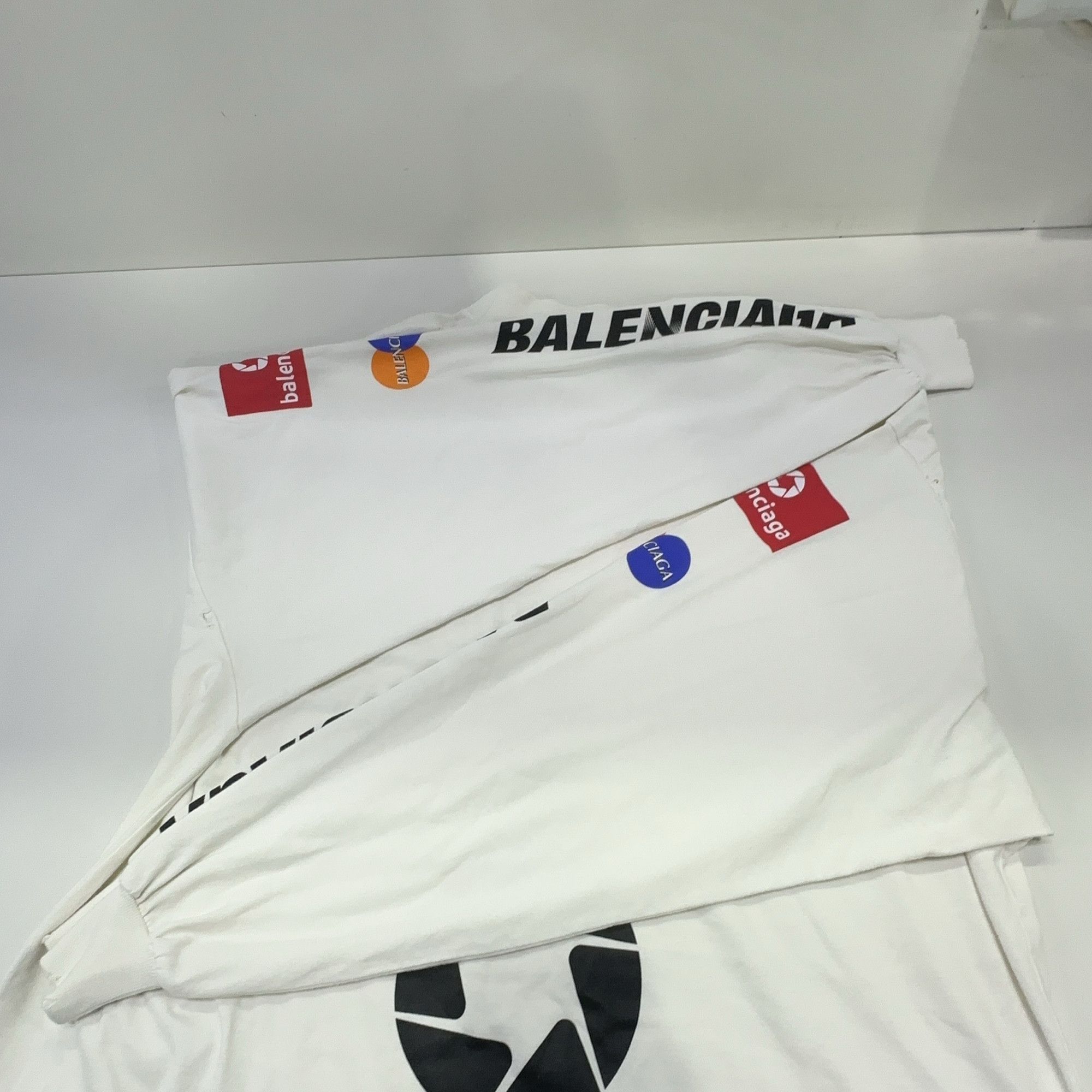 Balenciaga Balenciaga Logo Print Long Sleeve T-Shirt Size 1 Size US S / EU 44-46 / 1 - 15 Thumbnail