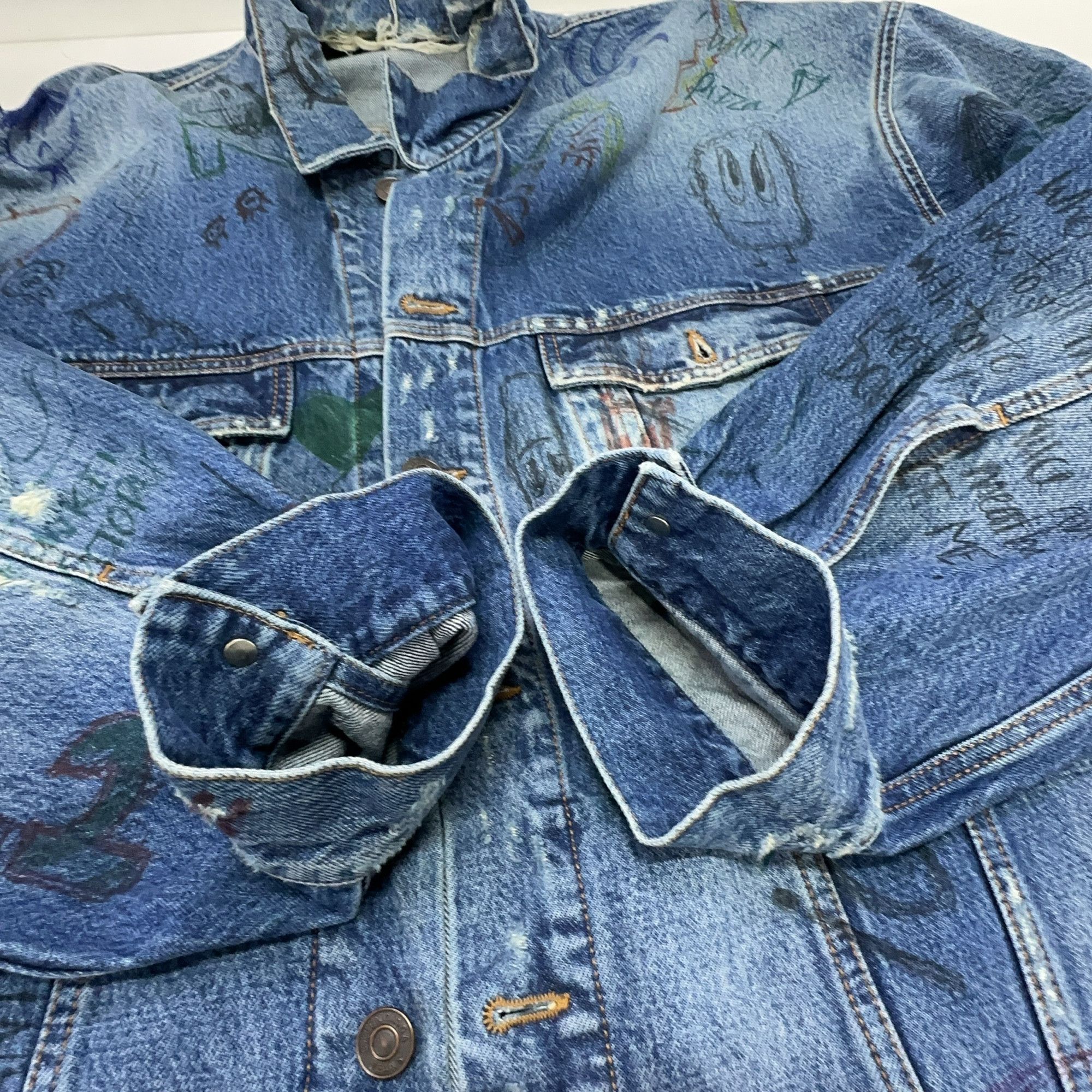 Balenciaga Balenciaga Graffiti Print Denim Jacket Size 3 Size US L / EU 52-54 / 3 - 7 Thumbnail