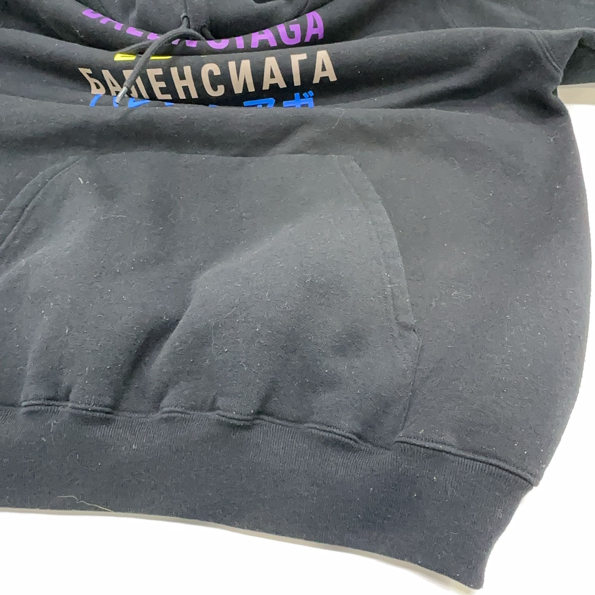 Balenciaga Balenciaga Multi-Language Logo Hoodie Size S Size US S / EU 44-46 / 1 - 12 Thumbnail