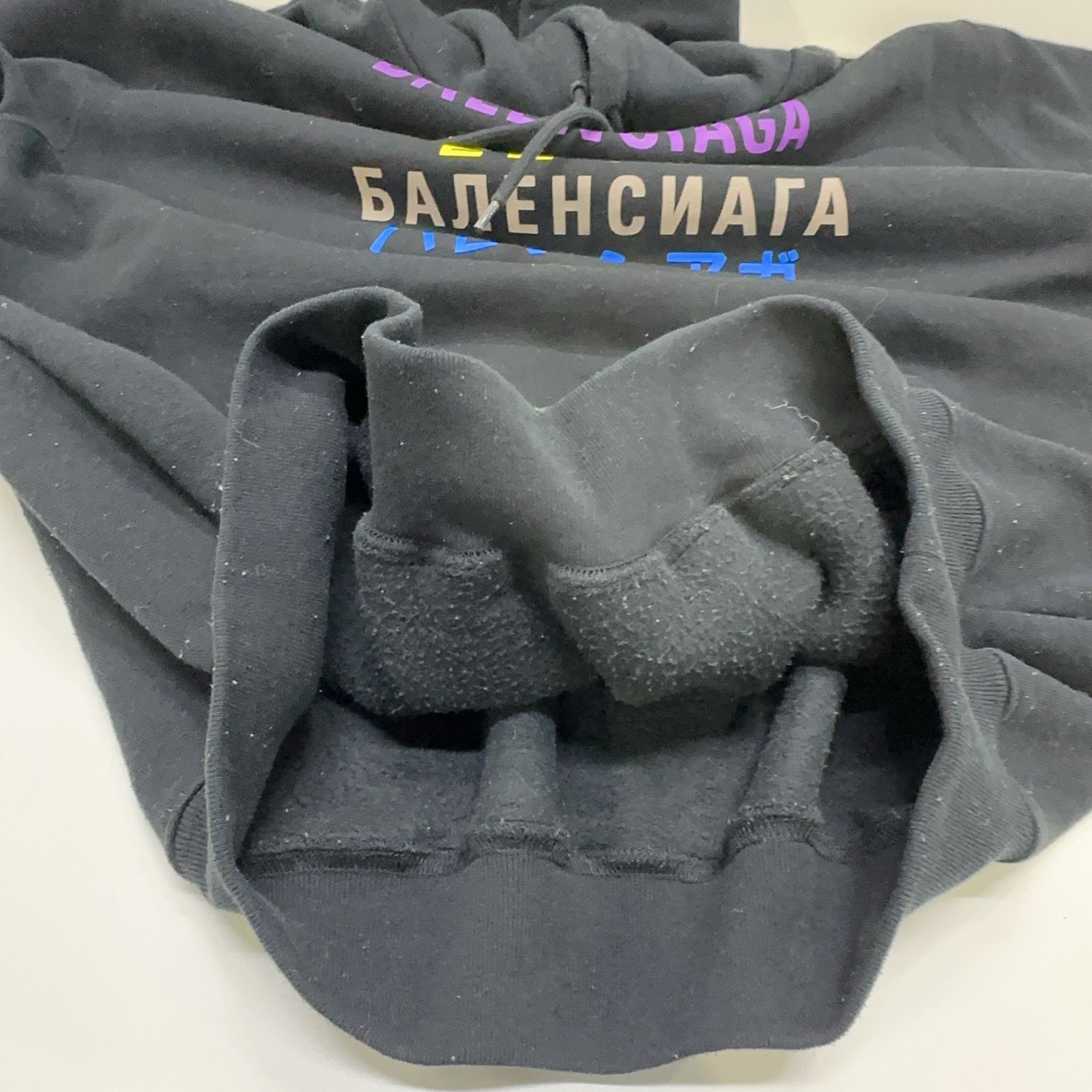 Balenciaga Balenciaga Multi-Language Logo Hoodie Size S Size US S / EU 44-46 / 1 - 13 Thumbnail