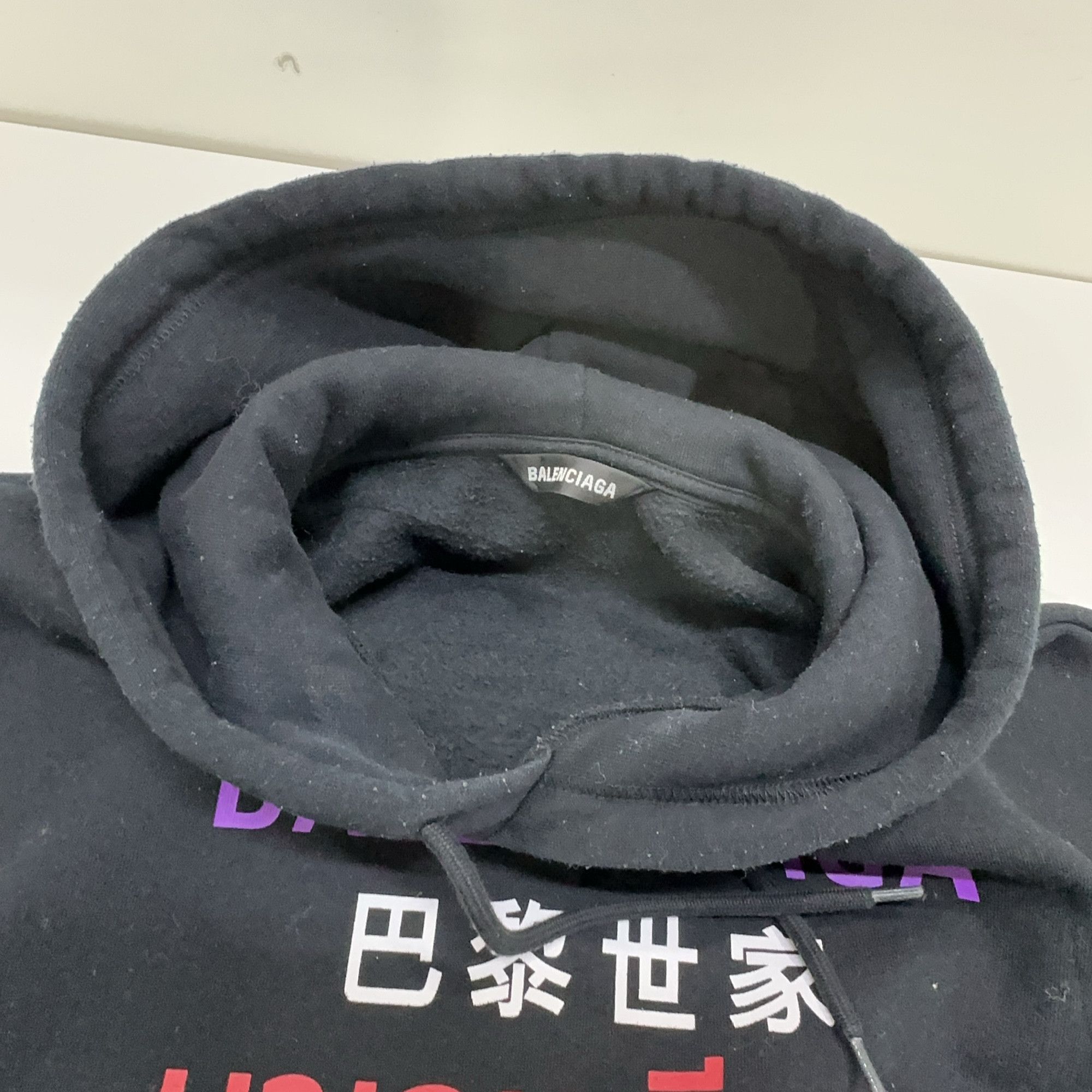 Balenciaga Balenciaga Multi-Language Logo Hoodie Size S Size US S / EU 44-46 / 1 - 7 Thumbnail
