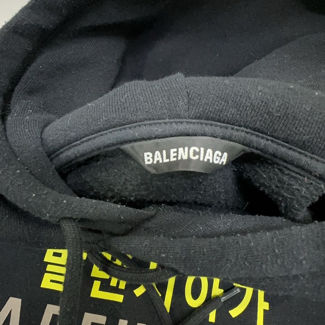 Balenciaga Balenciaga Multi-Language Logo Hoodie Size S Size US S / EU 44-46 / 1 - 4 Thumbnail
