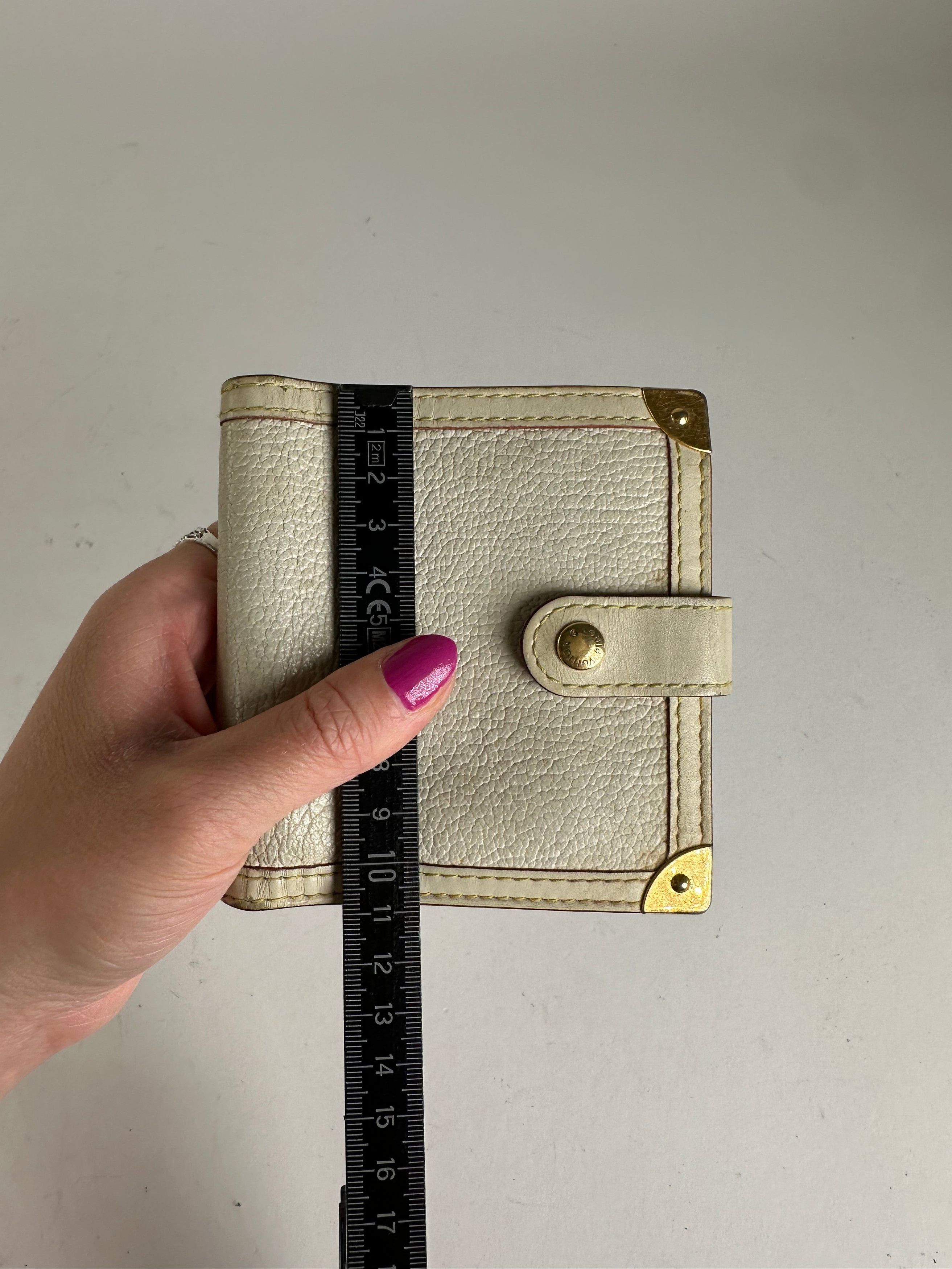 Louis Vuitton Vintage Suhali Compact Wallet Cream Goat Leather Size ONE SIZE - 9 Thumbnail