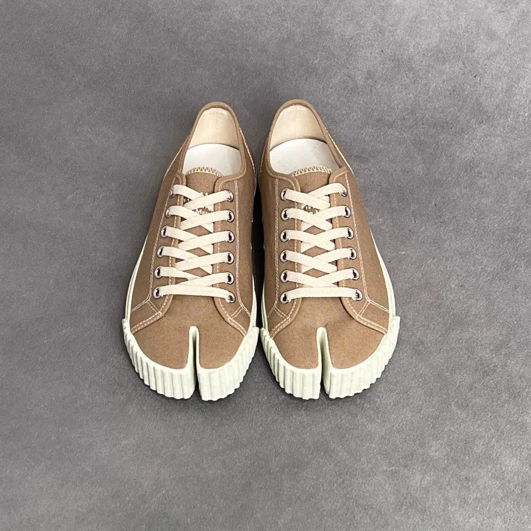 Maison Margiela Maison Margiela Beige Lowtop Sneakers 8 Men Size US 8 / EU 41 - 7 Thumbnail
