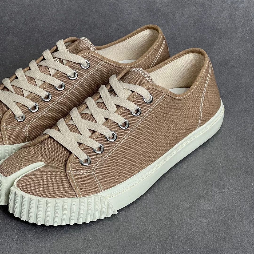 Maison Margiela Maison Margiela Beige Lowtop Sneakers 8 Men Size US 8 / EU 41 - 3 Thumbnail