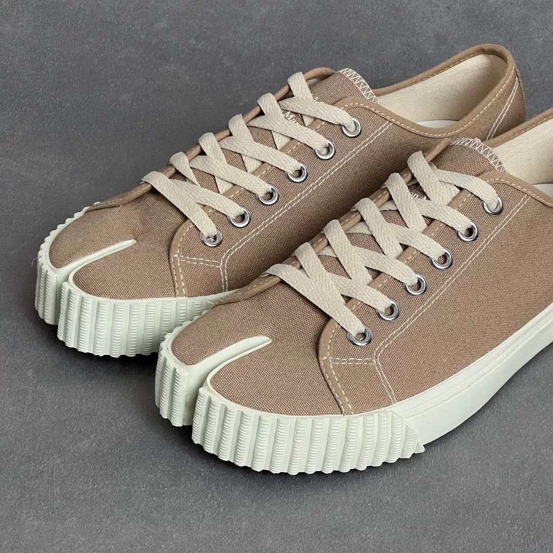 Maison Margiela Maison Margiela Beige Lowtop Sneakers 8 Men Size US 8 / EU 41 - 2 Thumbnail