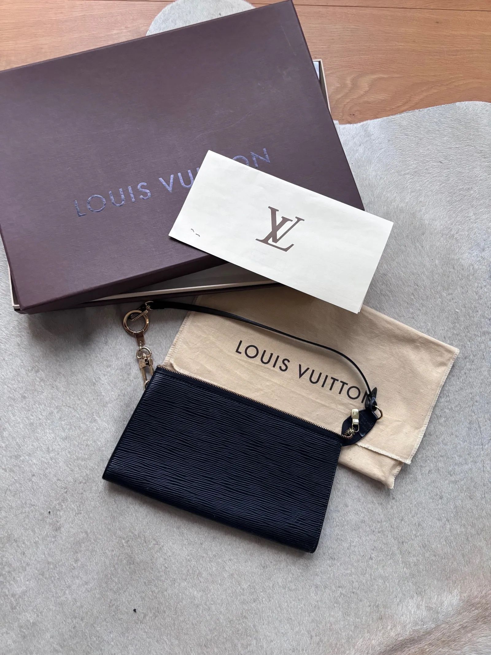 Louis Vuitton Louis Vuitton LV Epi poshette Crossbody Bag Size ONE SIZE - 9 Thumbnail