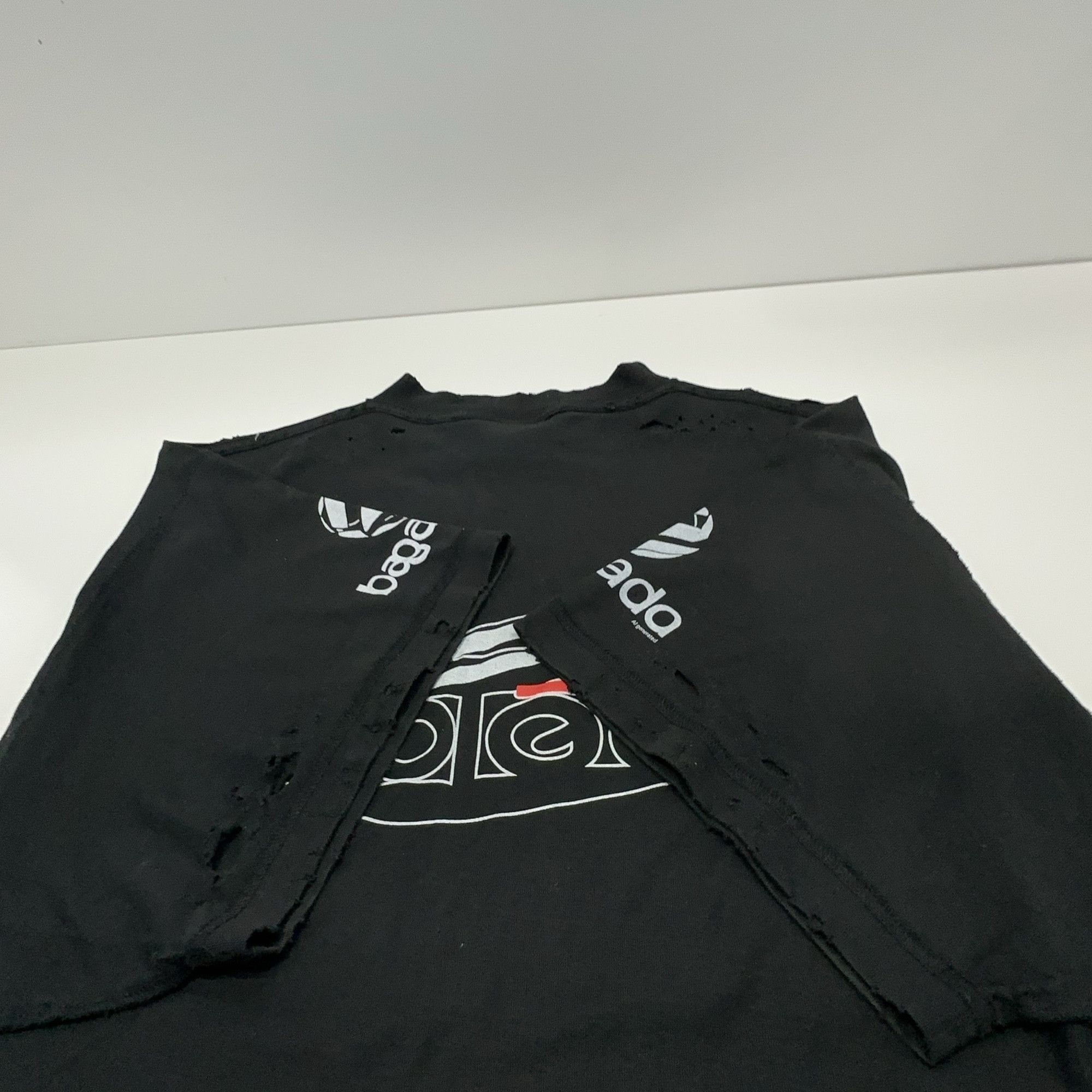 Balenciaga Balenciaga Distressed Logo Printed T-Shirt Size 1 Size US S / EU 44-46 / 1 - 13 Thumbnail