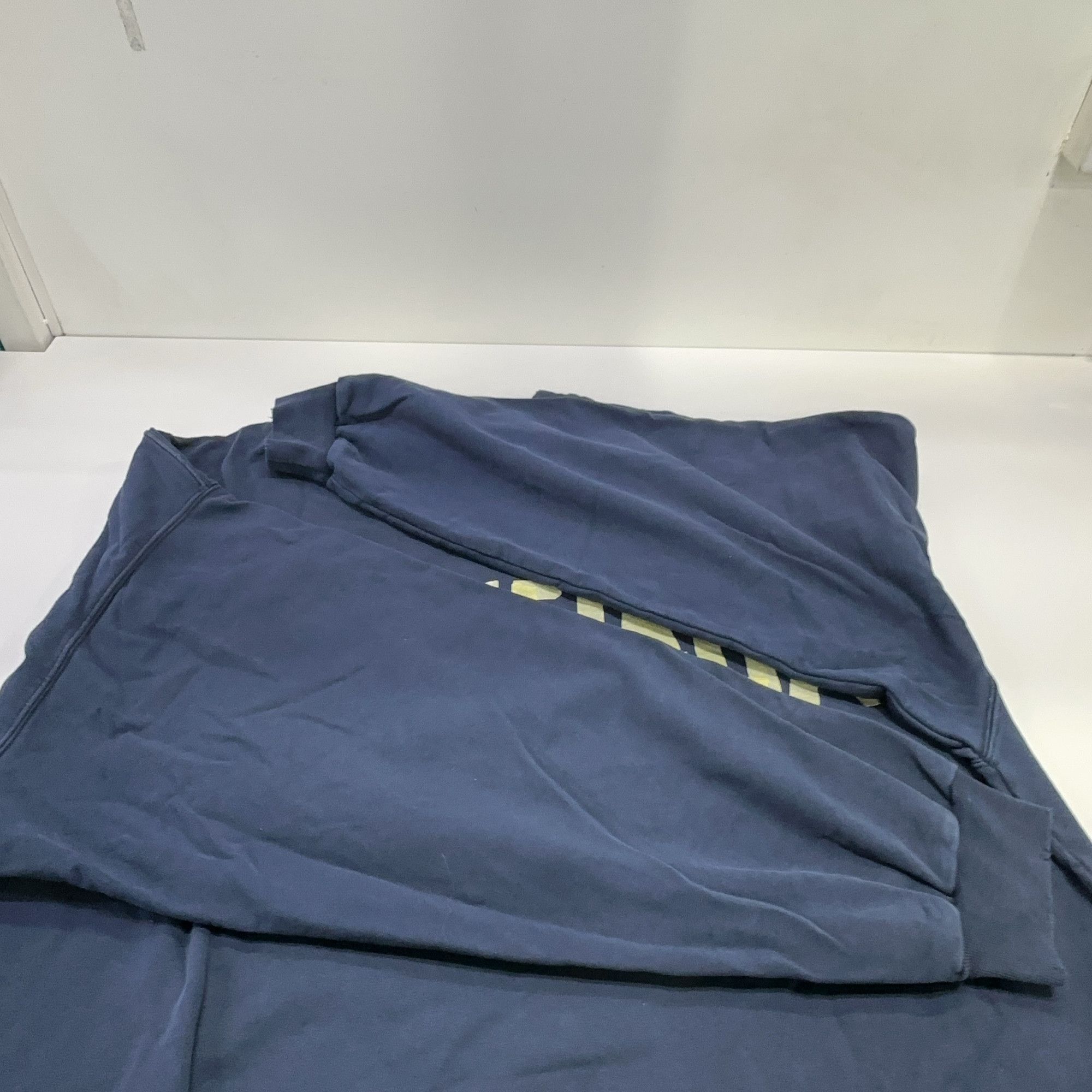 Balenciaga Balenciaga Tape Logo Sweatshirt Size 3 Size US L / EU 52-54 / 3 - 10 Thumbnail