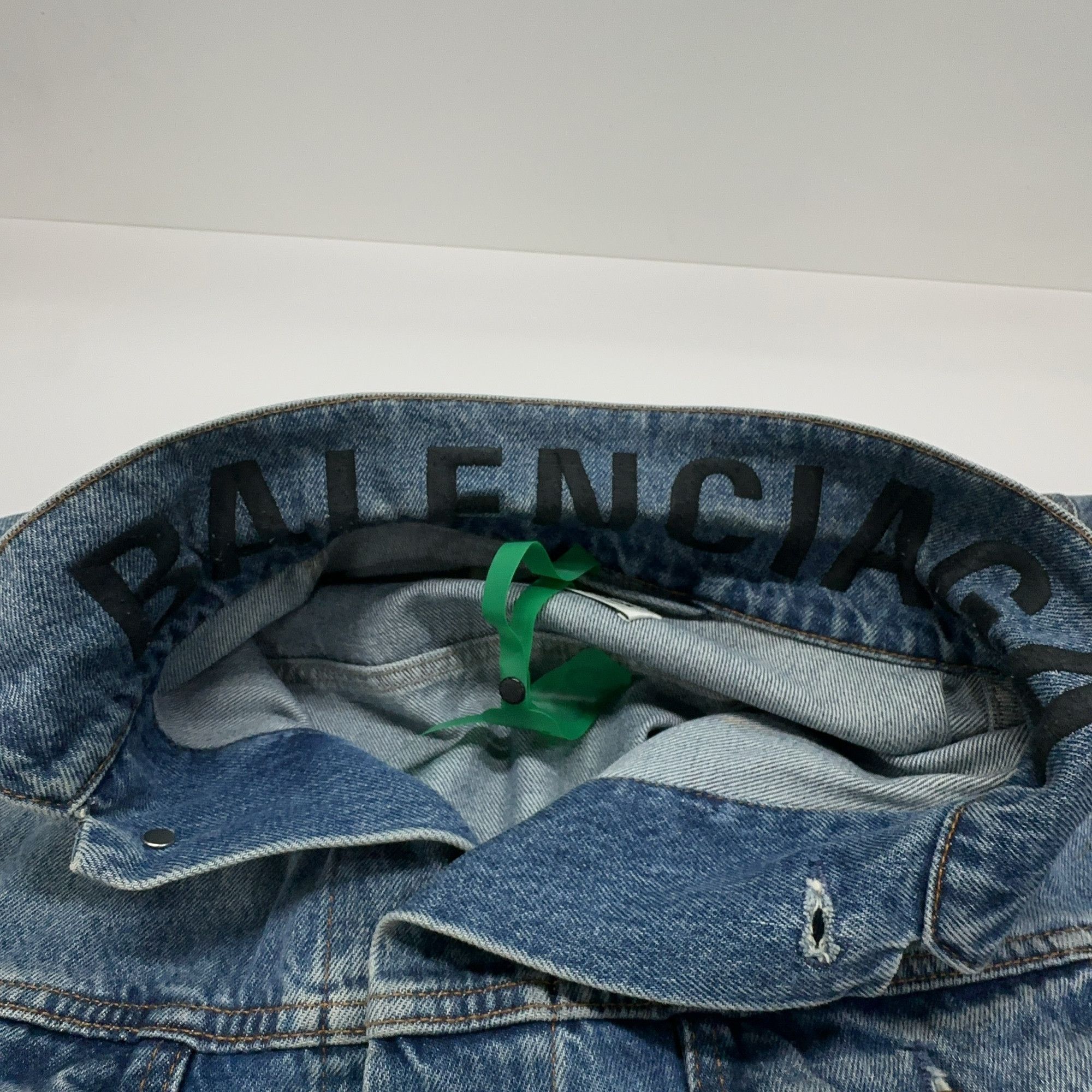 Balenciaga Balenciaga Logo Collar Raw Hem Denim Jacket 36 Size XS / US 0-2 / IT 36-38 - 6 Thumbnail