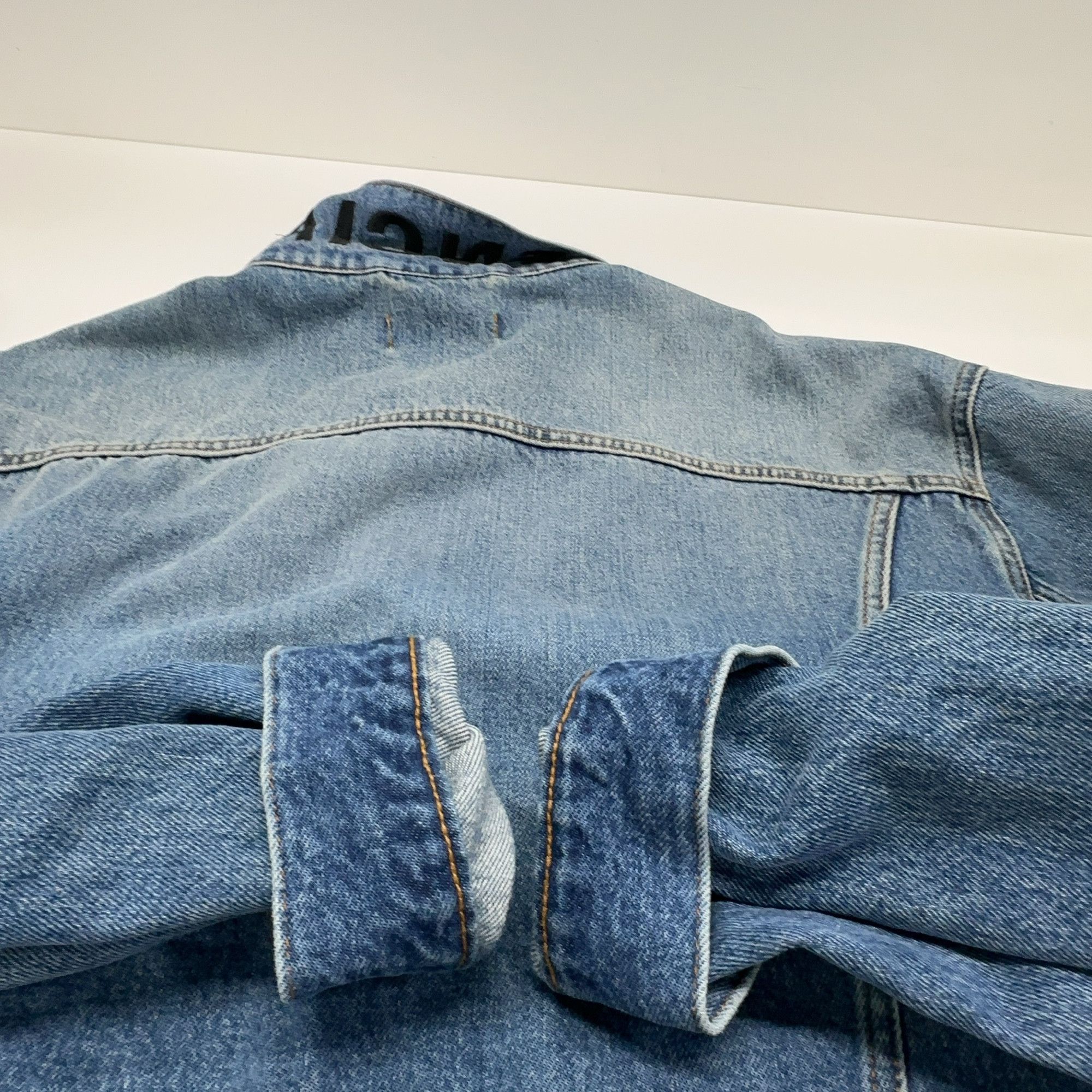 Balenciaga Balenciaga Logo Collar Raw Hem Denim Jacket 36 Size XS / US 0-2 / IT 36-38 - 11 Thumbnail