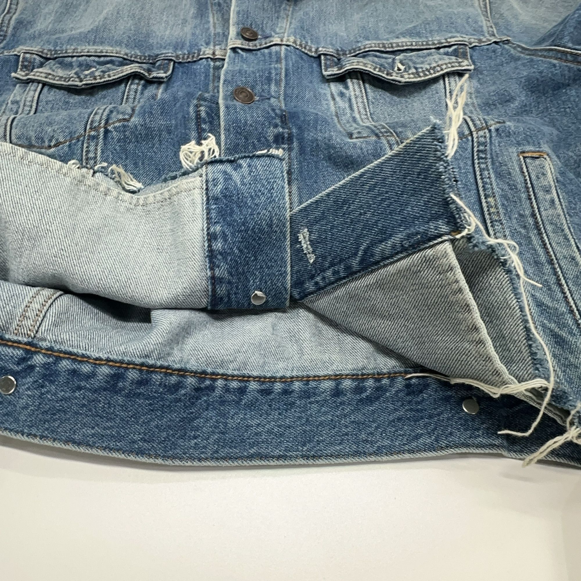 Balenciaga Balenciaga Logo Collar Raw Hem Denim Jacket 36 Size XS / US 0-2 / IT 36-38 - 9 Thumbnail