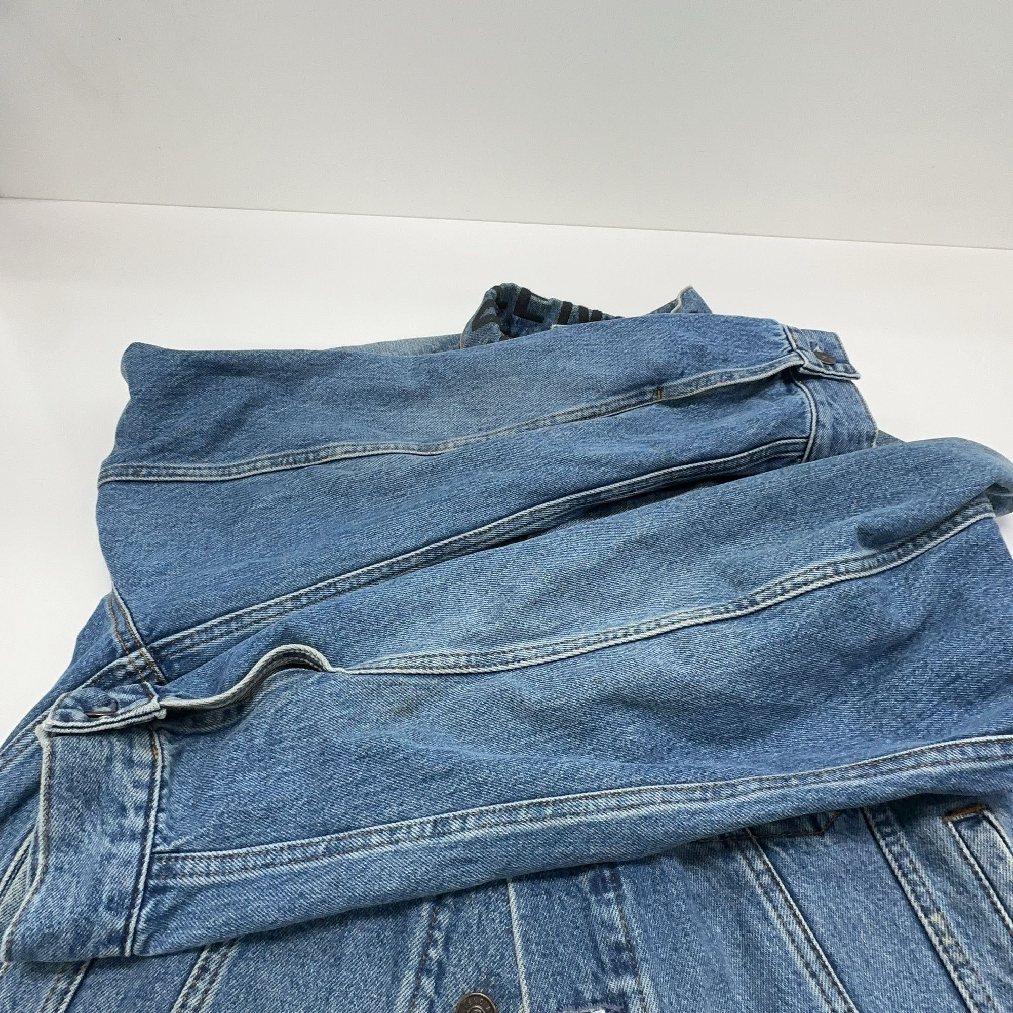 Balenciaga Balenciaga Logo Collar Raw Hem Denim Jacket 36 Size XS / US 0-2 / IT 36-38 - 13 Thumbnail