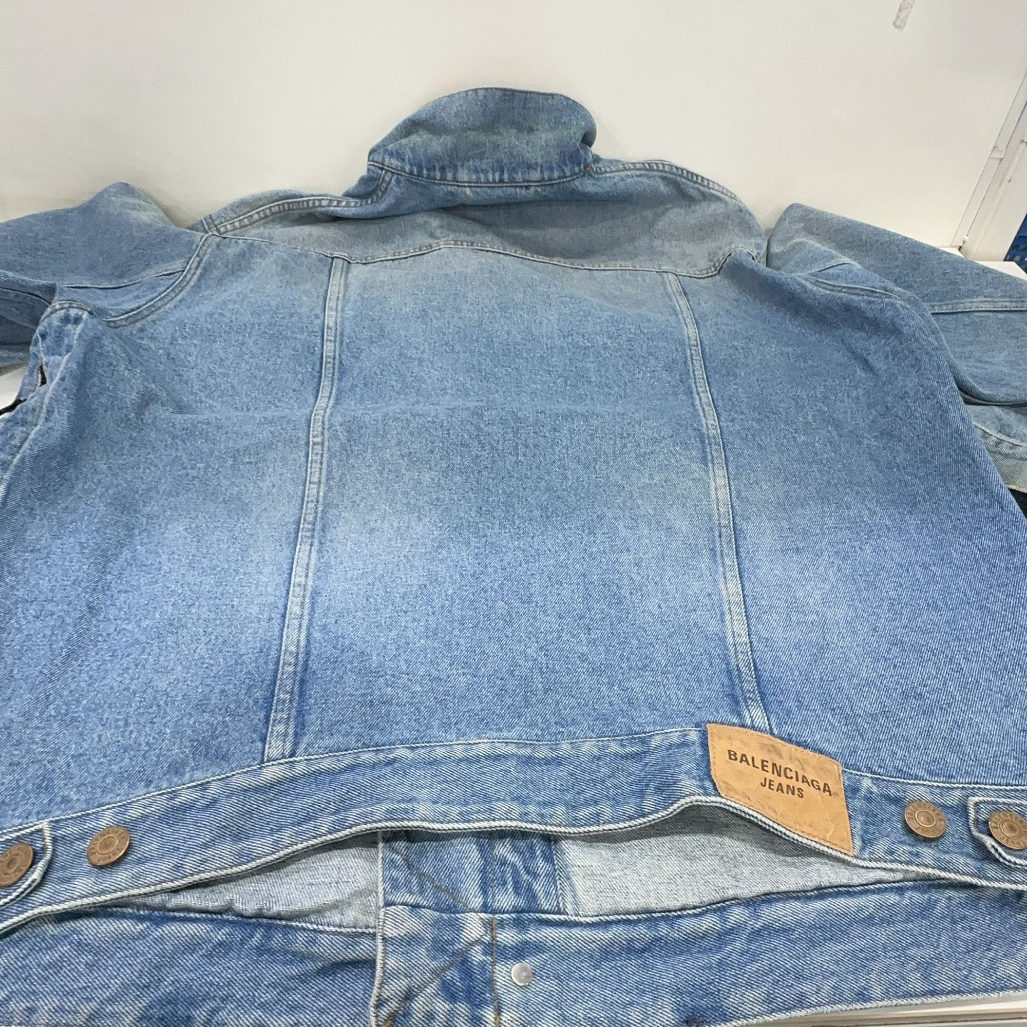 Balenciaga Balenciaga Vintage Wash Denim Jacket M Size US M / EU 48-50 / 2 - 12 Thumbnail