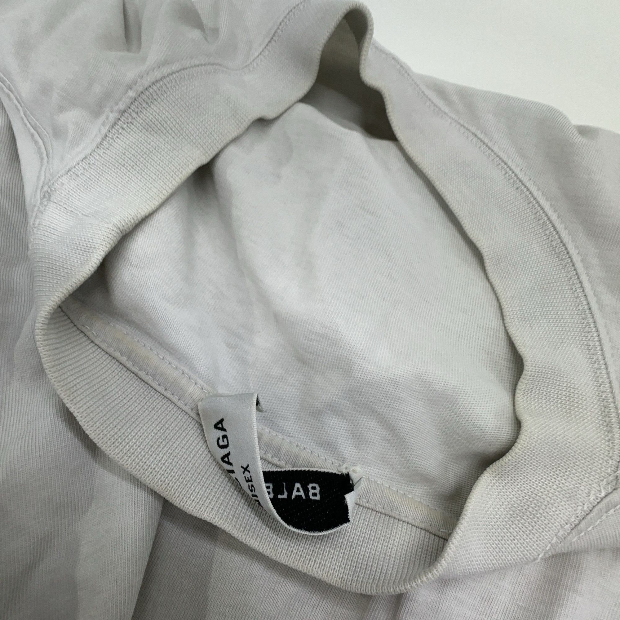 Balenciaga Balenciaga Distressed Logo Graphic T-Shirt XS Size XS / US 0-2 / IT 36-38 - 6 Thumbnail