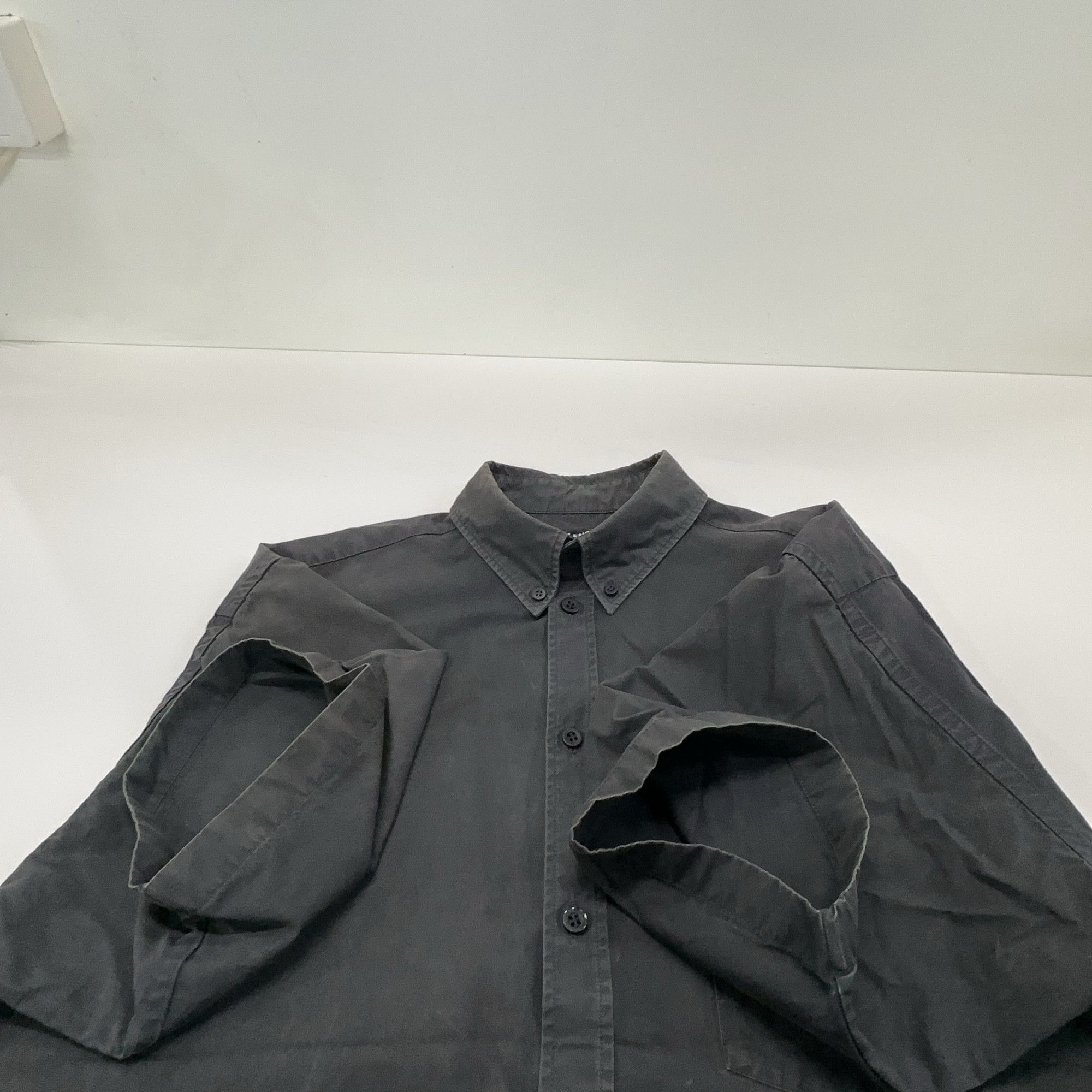 Balenciaga Balenciaga Fashion Institute Short Sleeve Shirt 37 Size US S / EU 44-46 / 1 - 11 Thumbnail