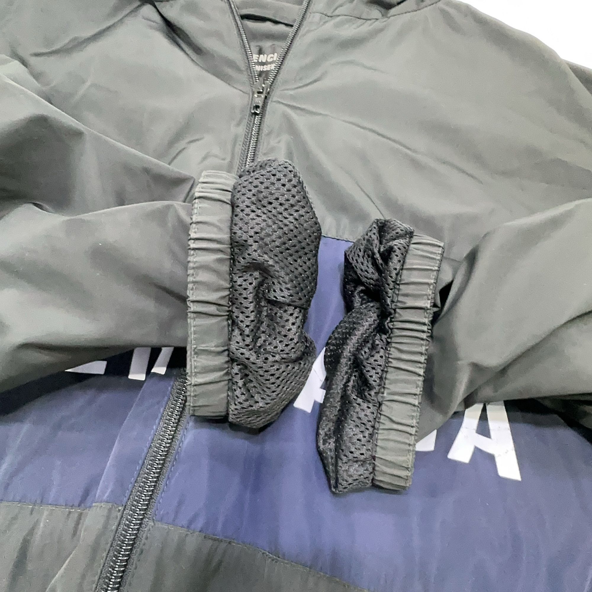Balenciaga Balenciaga Logo Colorblock Zip Jacket XS Size XS / US 0-2 / IT 36-38 - 9 Thumbnail