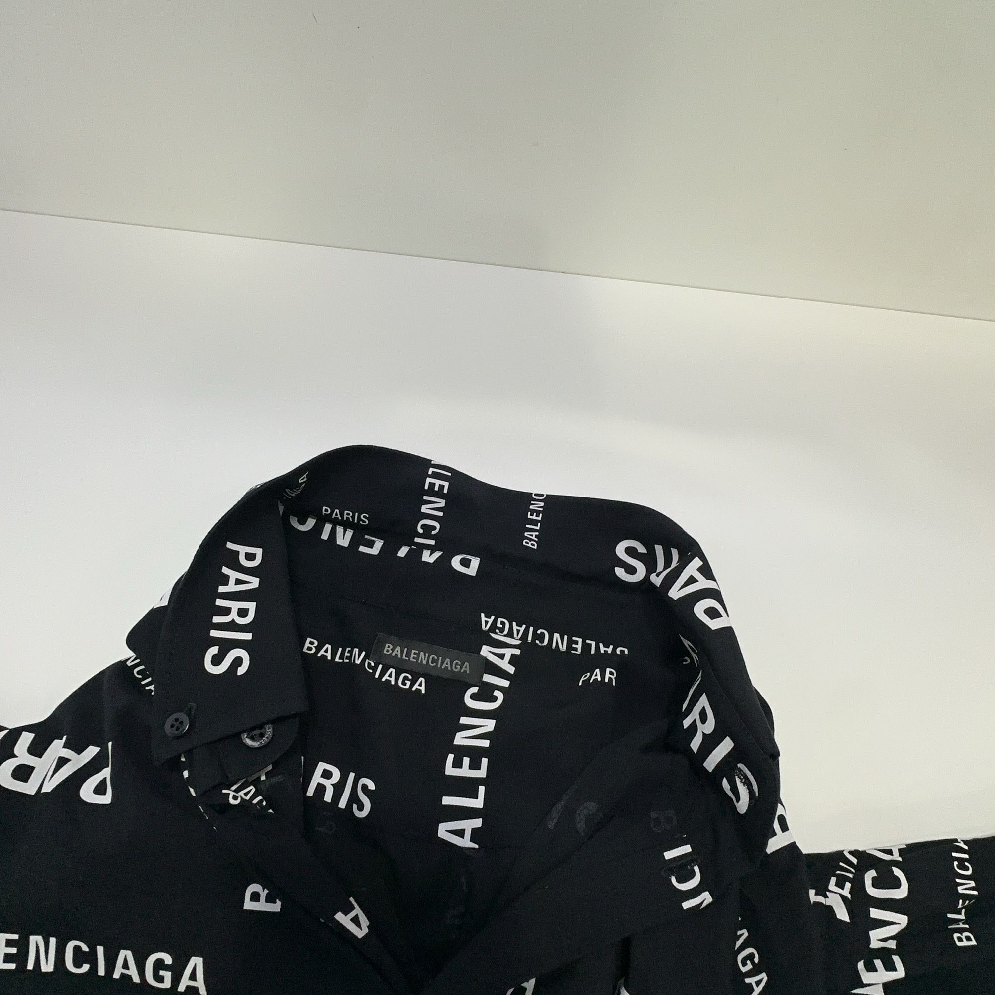 Balenciaga Balenciaga All-over Logo Button Up Shirt Size 39 Size US M / EU 48-50 / 2 - 7 Thumbnail