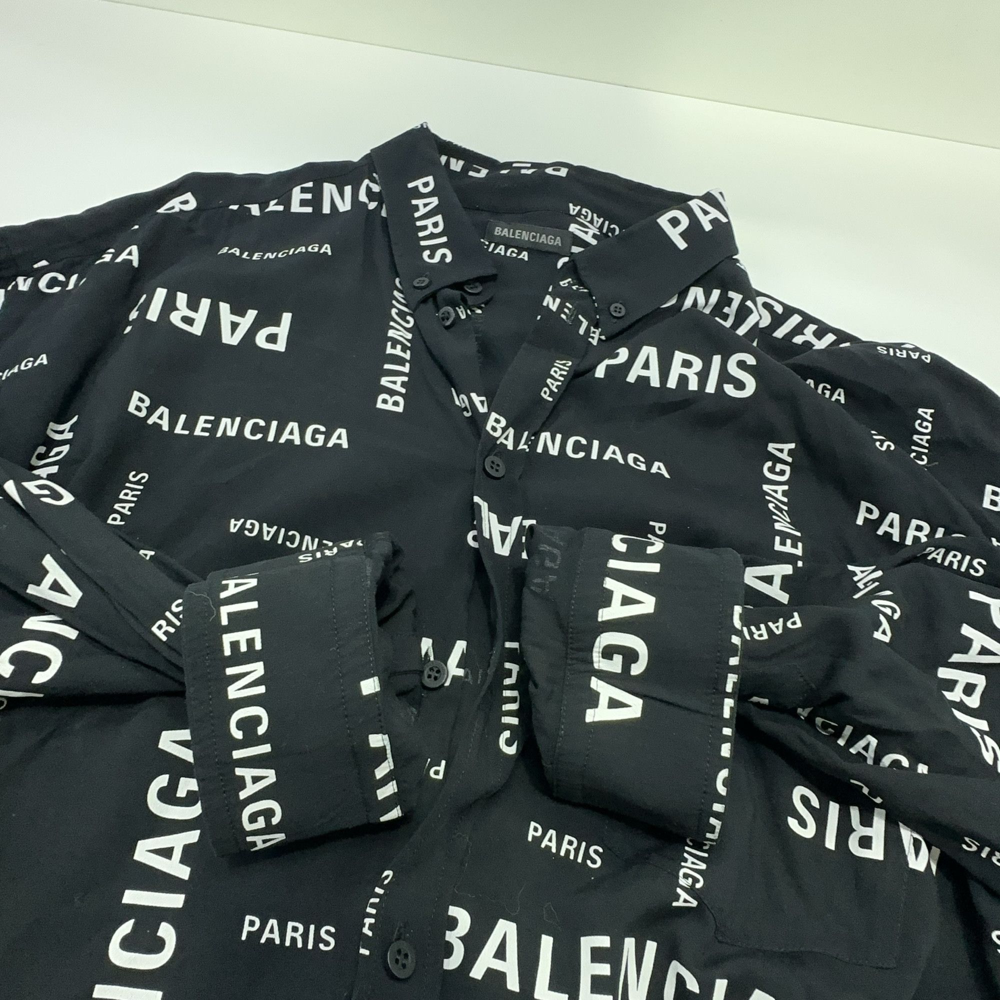 Balenciaga Balenciaga All-over Logo Button Up Shirt Size 39 Size US M / EU 48-50 / 2 - 12 Thumbnail