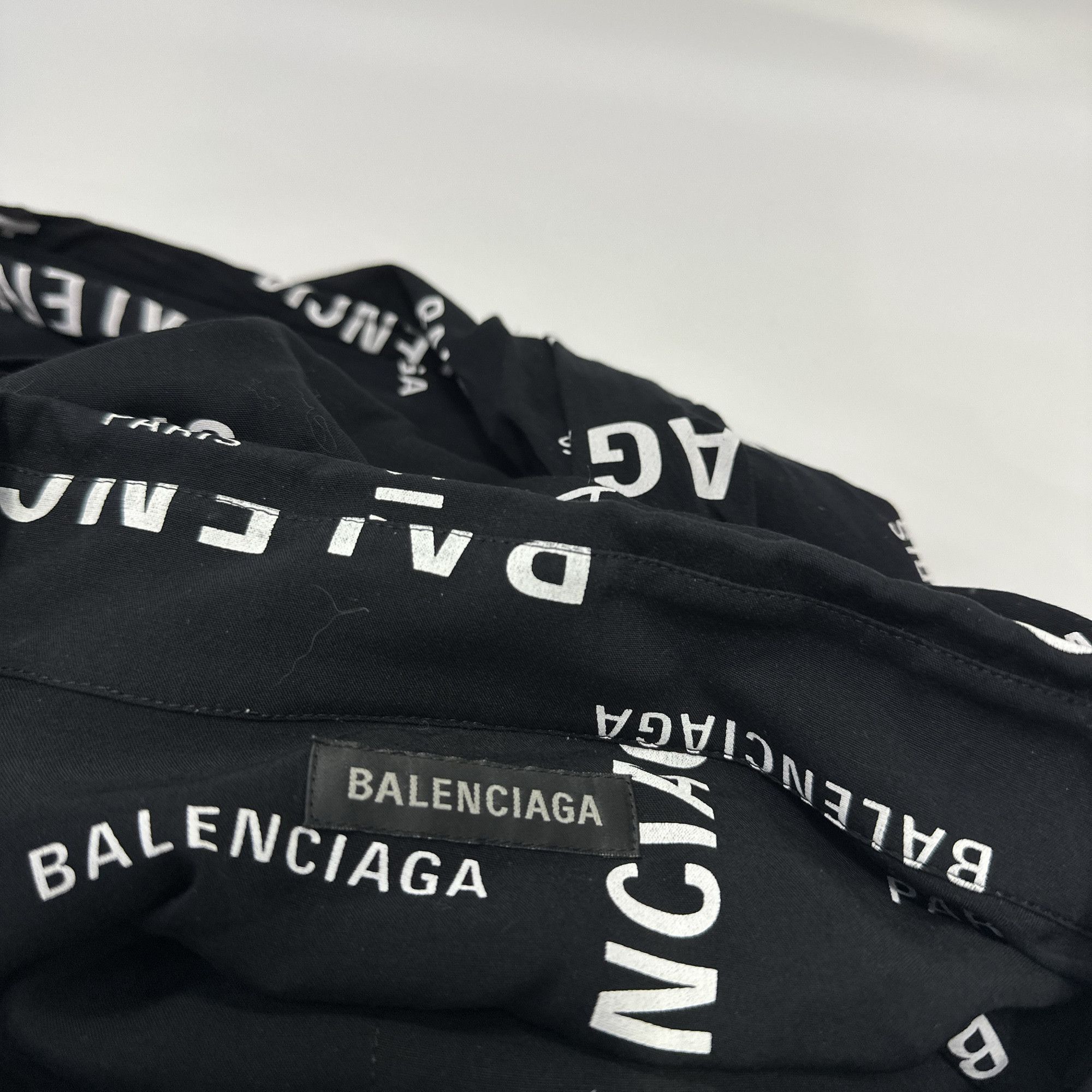 Balenciaga Balenciaga All-over Logo Button Up Shirt Size 39 Size US M / EU 48-50 / 2 - 4 Thumbnail