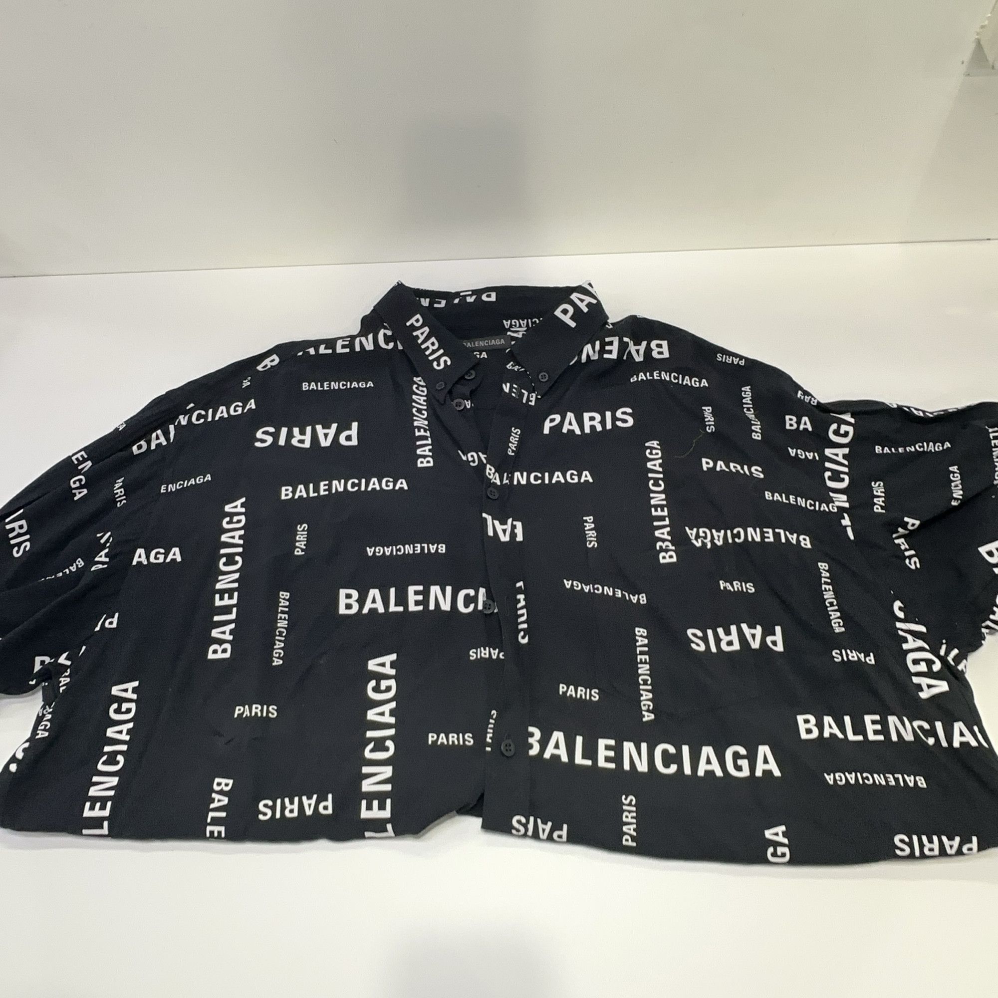 Balenciaga Balenciaga All-over Logo Button Up Shirt Size 39 Size US M / EU 48-50 / 2 - 8 Thumbnail