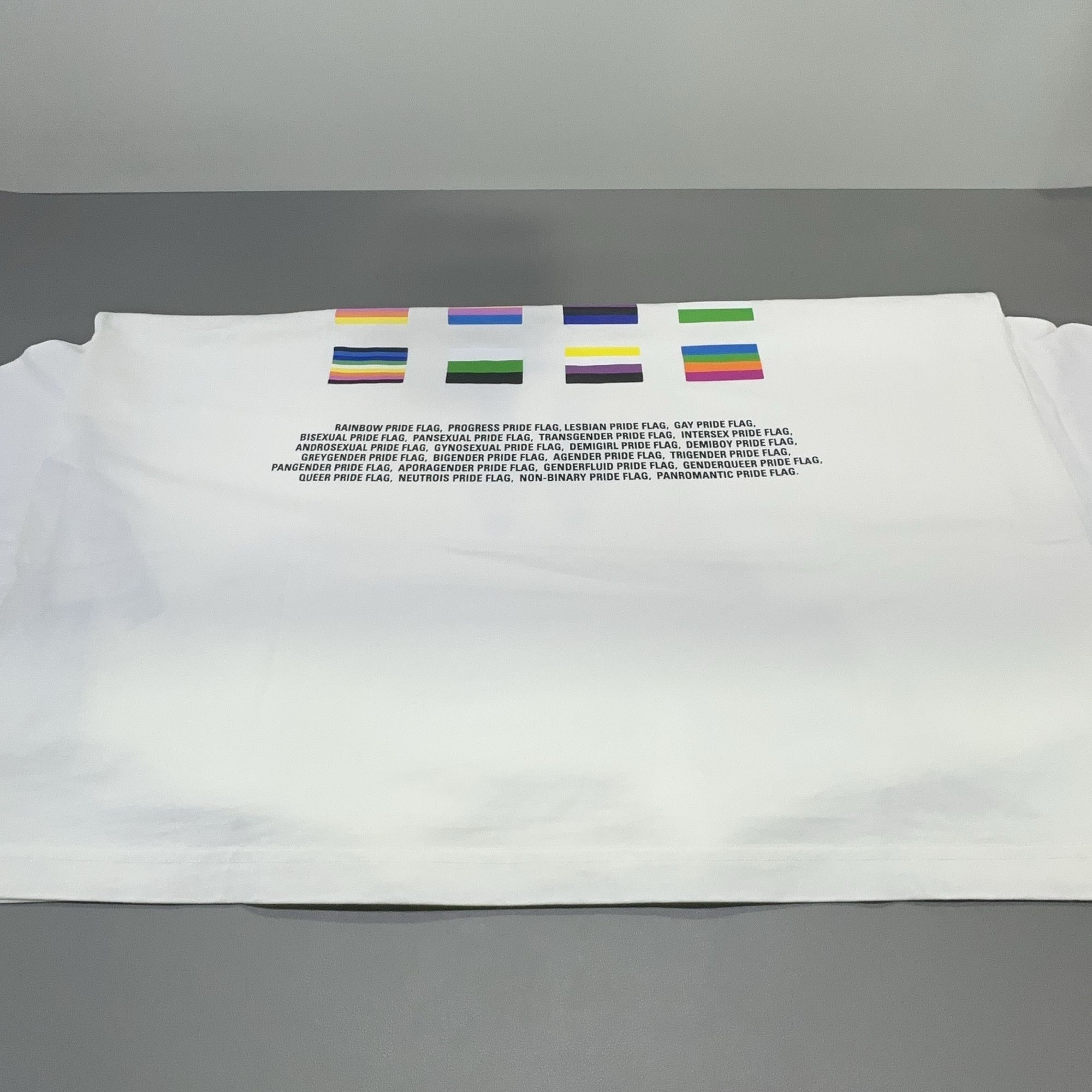 Balenciaga Balenciaga Pride 2022 Flag Graphic T-Shirt Size 2 Size US M / EU 48-50 / 2 - 16 Thumbnail