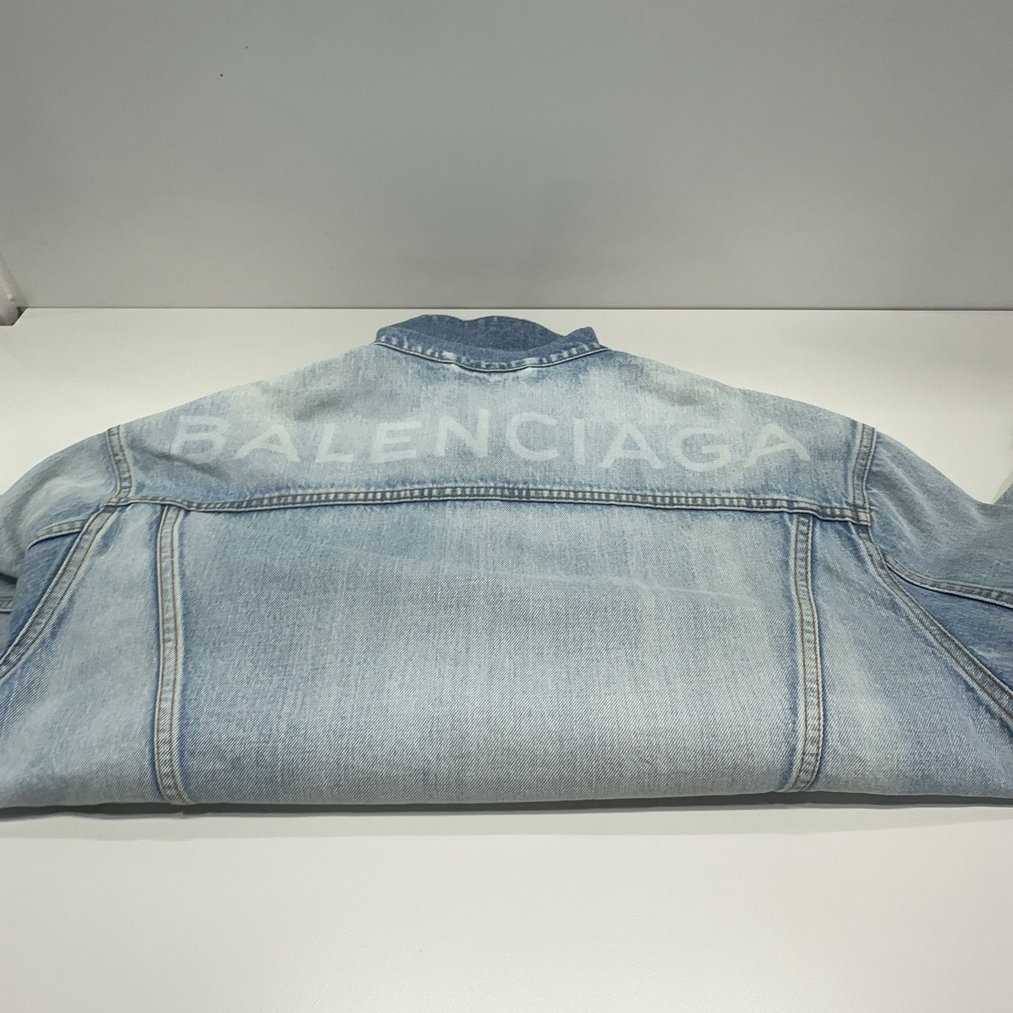 Balenciaga Balenciaga Logo Back Denim Jacket 44 Size US S / EU 44-46 / 1 - 15 Thumbnail