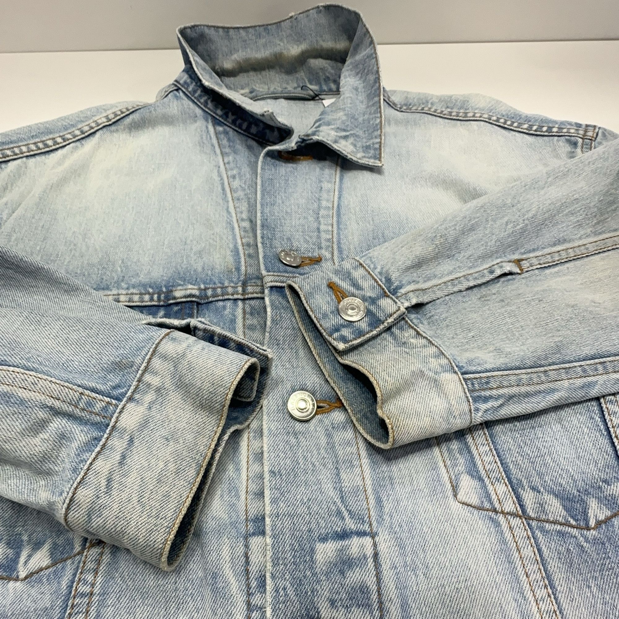 Balenciaga Balenciaga Logo Back Denim Jacket 44 Size US S / EU 44-46 / 1 - 12 Thumbnail