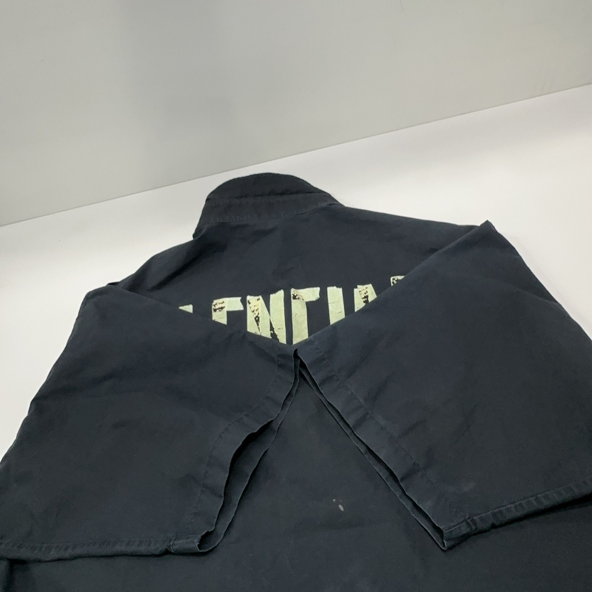 Balenciaga Balenciaga Back Logo Short Sleeve Shirt 39 Size US M / EU 48-50 / 2 - 20 Thumbnail