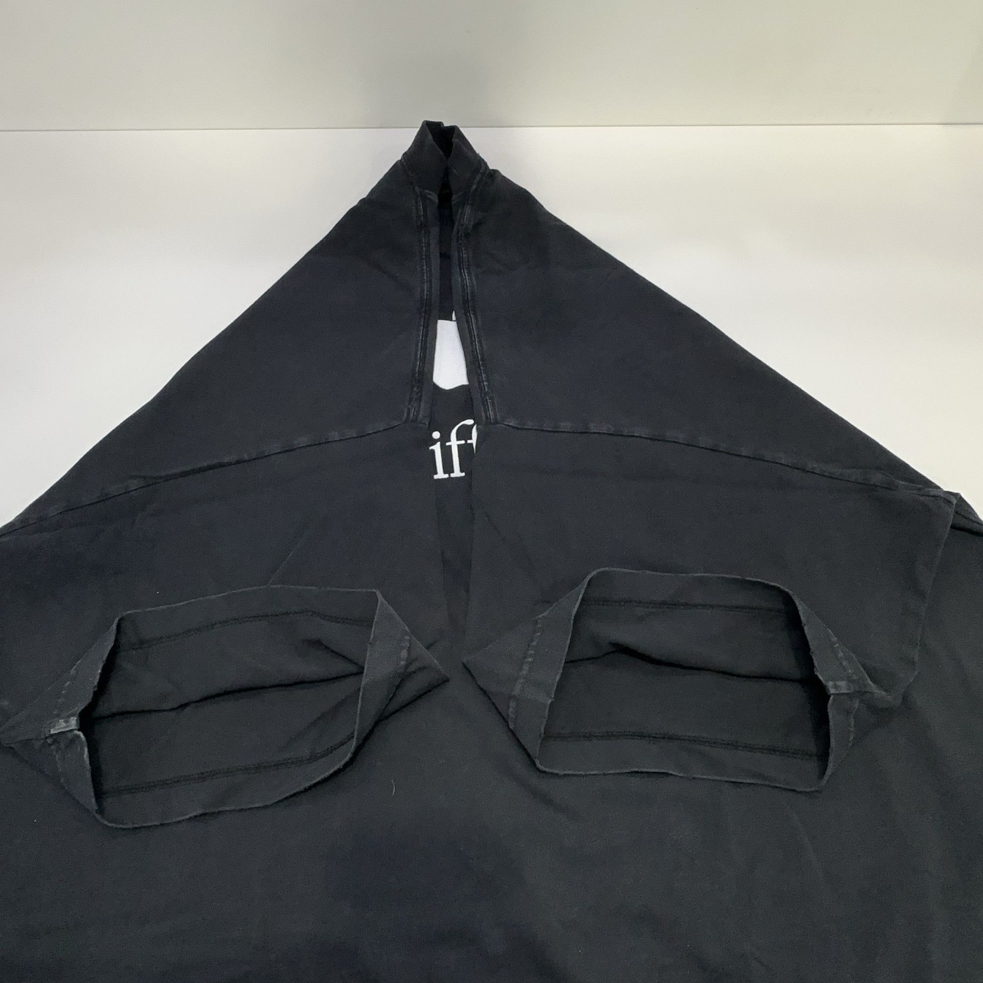 Balenciaga Balenciaga Be Different Apple Logo T-Shirt Size 2 Size US M / EU 48-50 / 2 - 12 Thumbnail