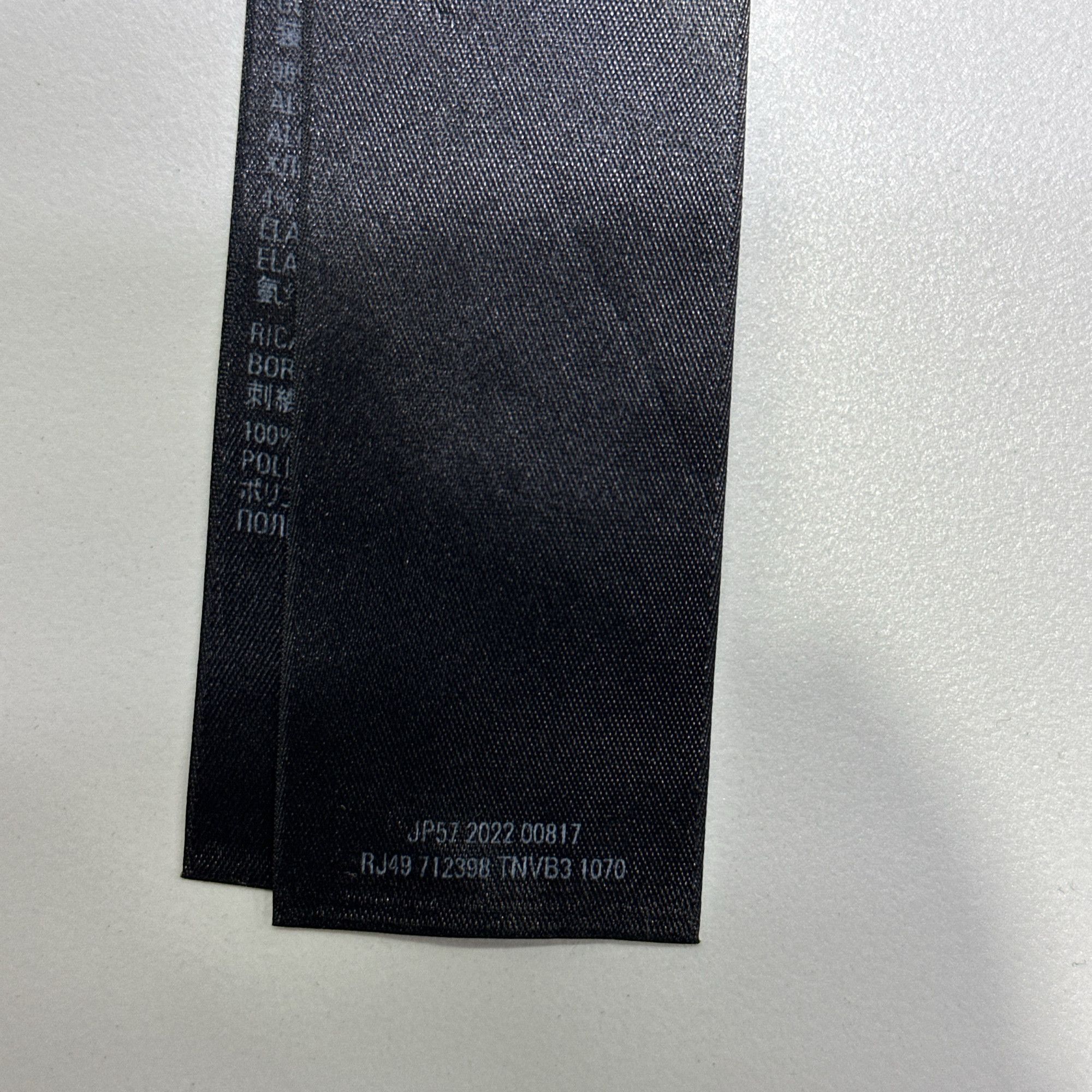 Balenciaga Balenciaga Be Different Apple Logo T-Shirt Size 2 Size US M / EU 48-50 / 2 - 4 Thumbnail