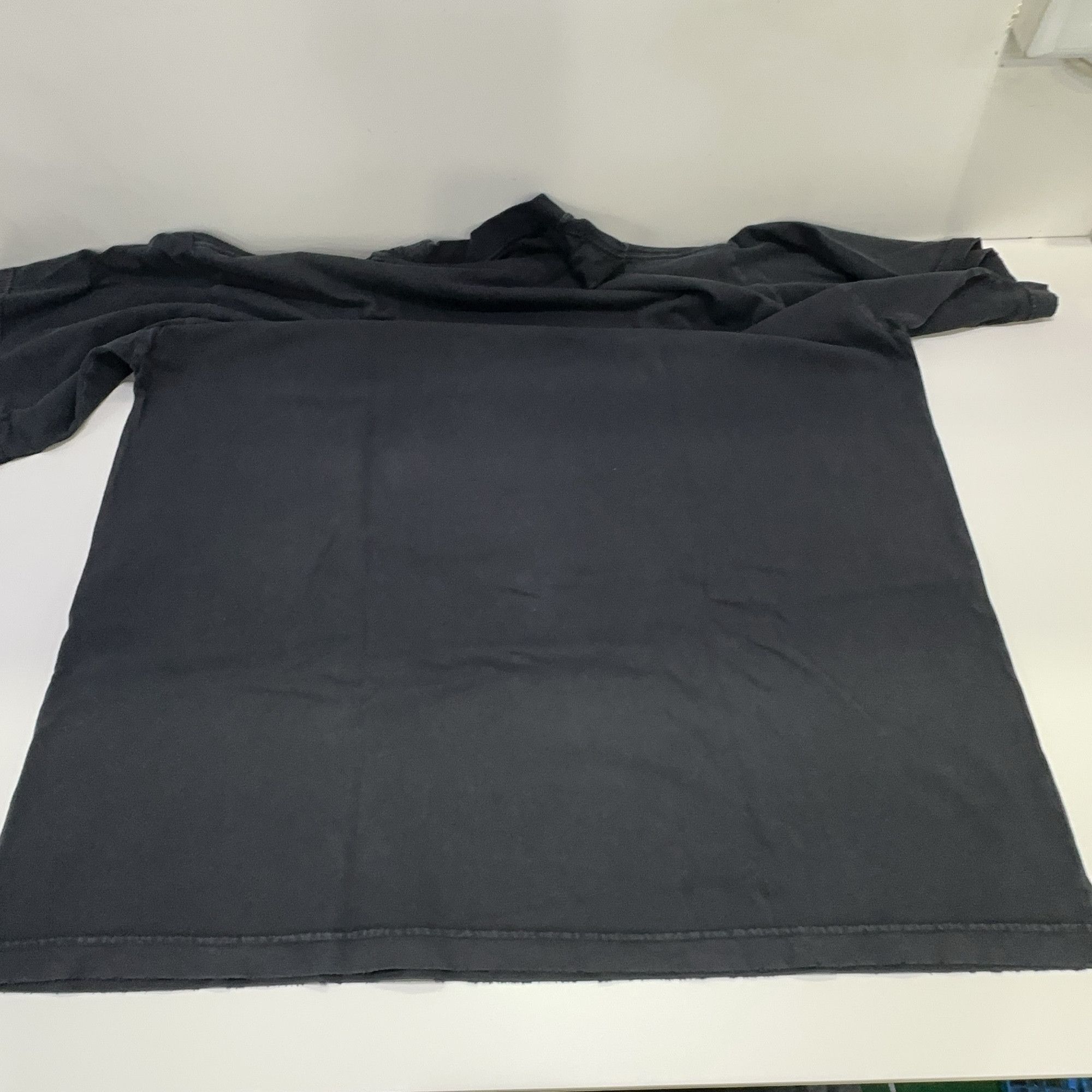 Balenciaga Balenciaga Be Different Apple Logo T-Shirt Size 2 Size US M / EU 48-50 / 2 - 15 Thumbnail