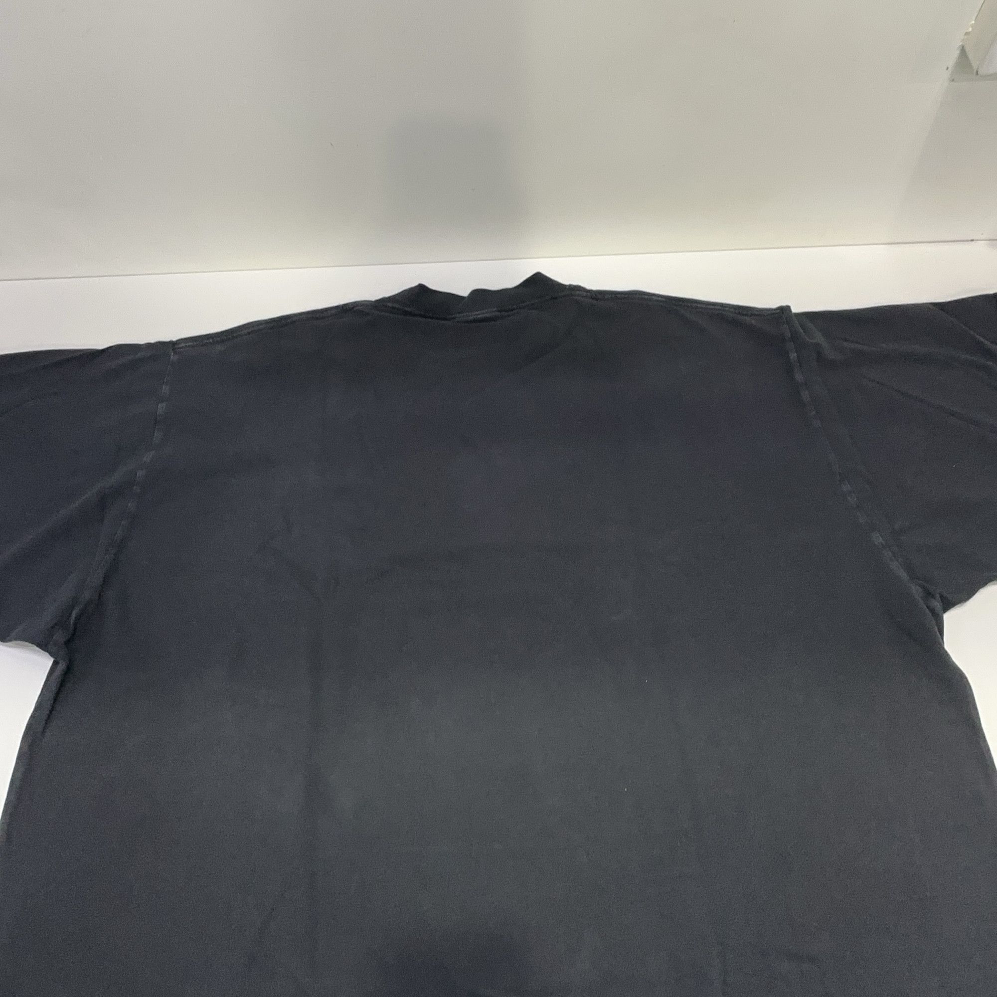 Balenciaga Balenciaga Be Different Apple Logo T-Shirt Size 2 Size US M / EU 48-50 / 2 - 13 Thumbnail