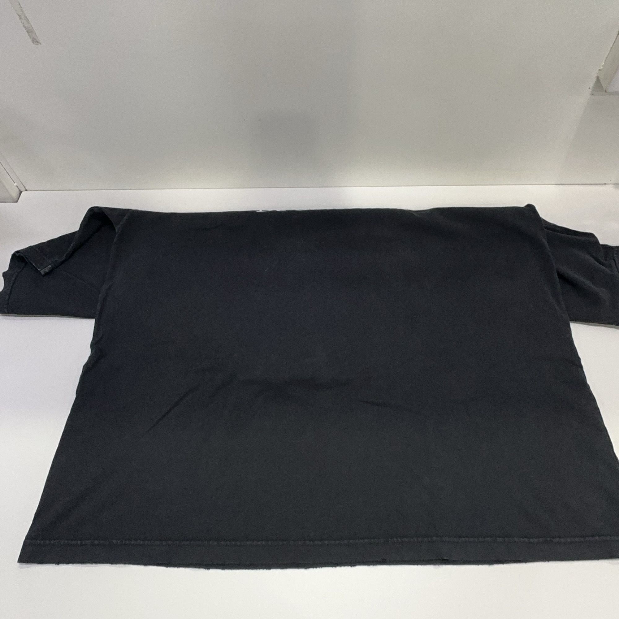 Balenciaga Balenciaga Be Different Apple Logo T-Shirt Size 2 Size US M / EU 48-50 / 2 - 9 Thumbnail