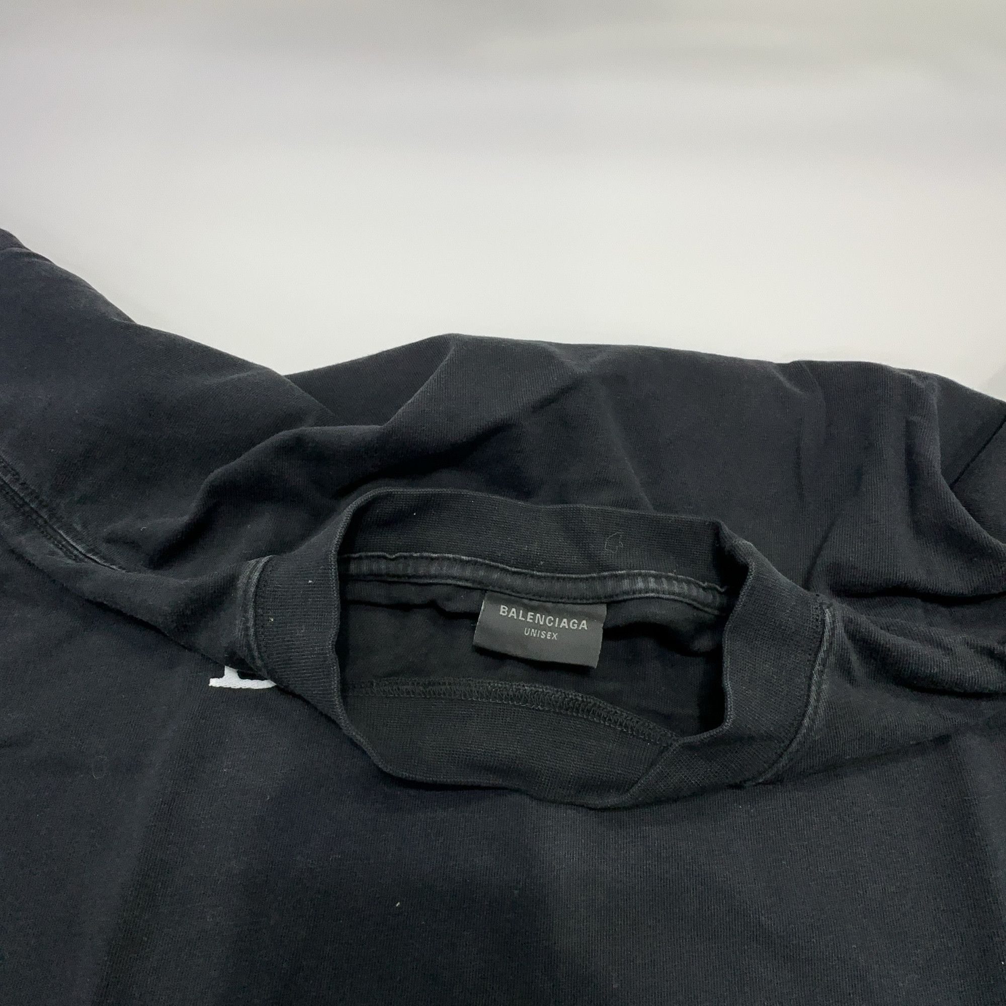 Balenciaga Balenciaga Be Different Apple Logo T-Shirt Size 2 Size US M / EU 48-50 / 2 - 7 Thumbnail