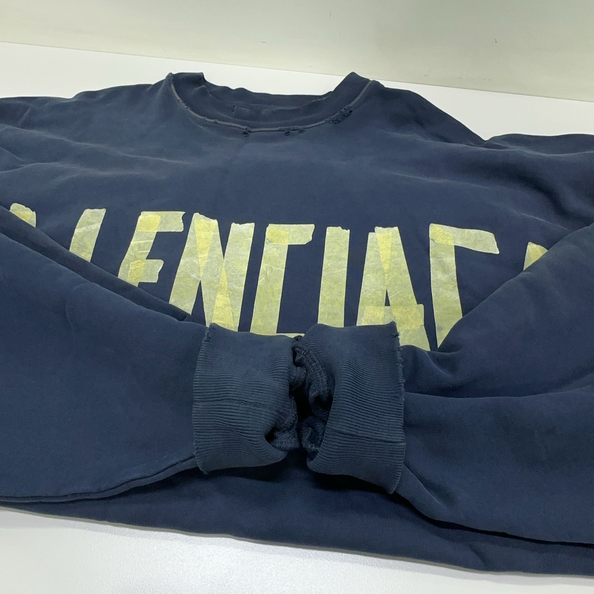 Balenciaga Balenciaga Tape Logo Sweatshirt Size 1 Size US S / EU 44-46 / 1 - 9 Thumbnail