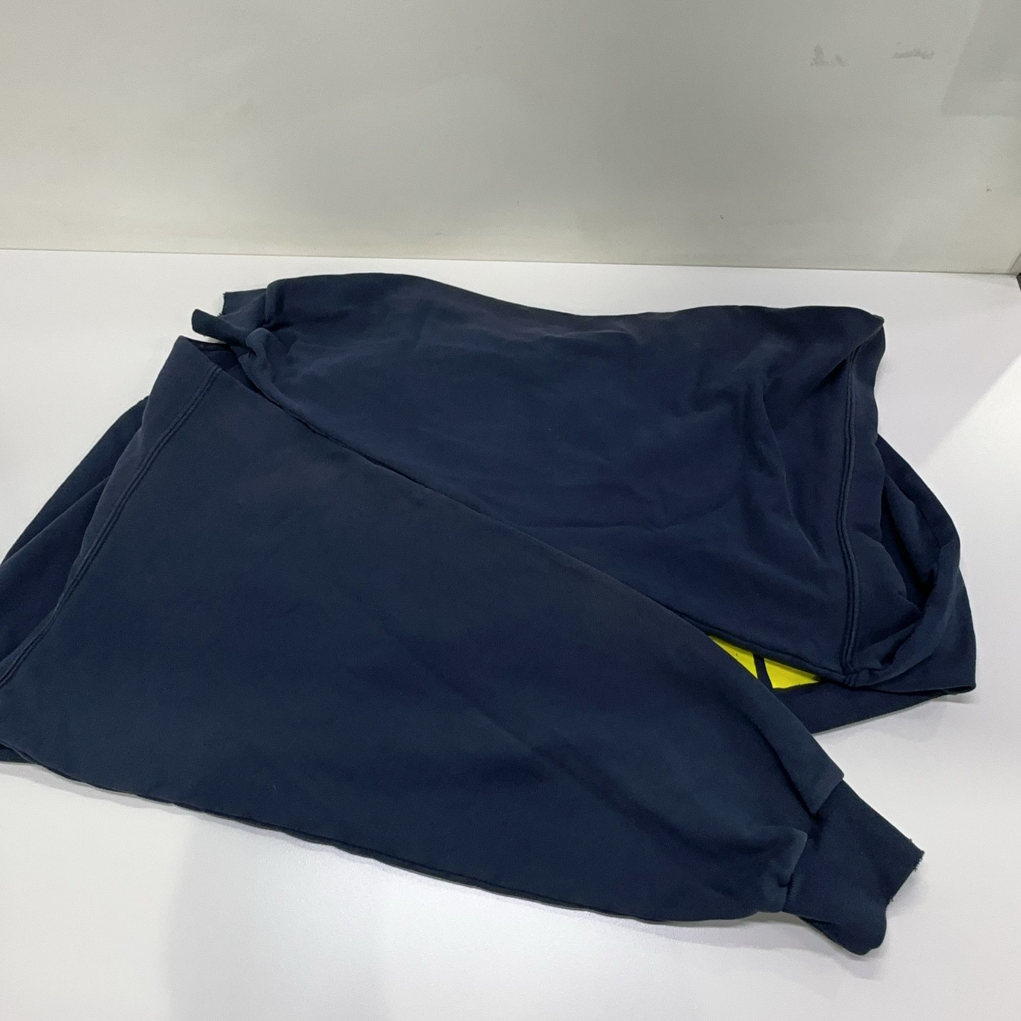 Balenciaga Balenciaga Tape Logo Sweatshirt Size 1 Size US S / EU 44-46 / 1 - 13 Thumbnail