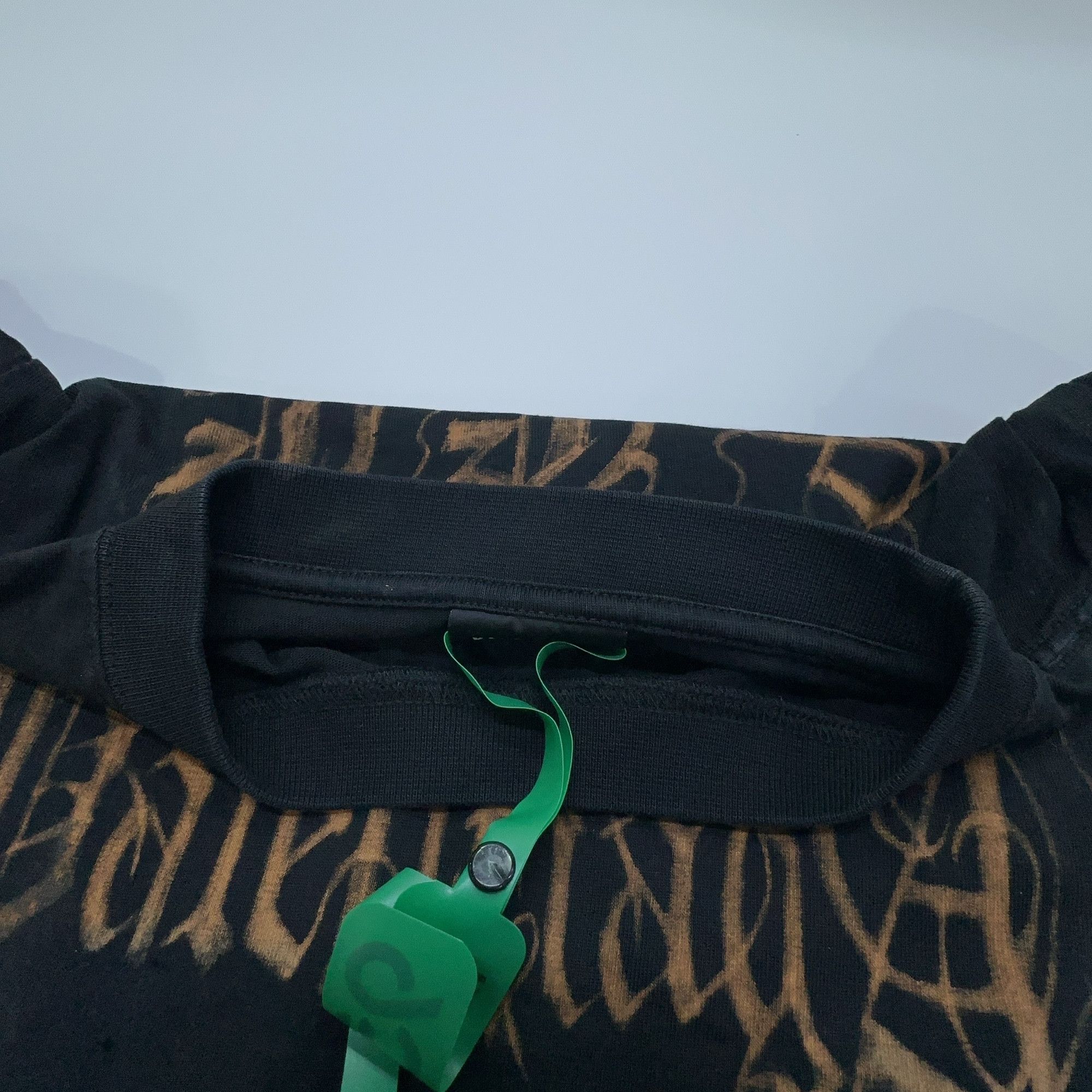 Balenciaga Balenciaga Gothic Logo Graphic T-Shirt L Size L / US 10 / IT 46 - 7 Thumbnail