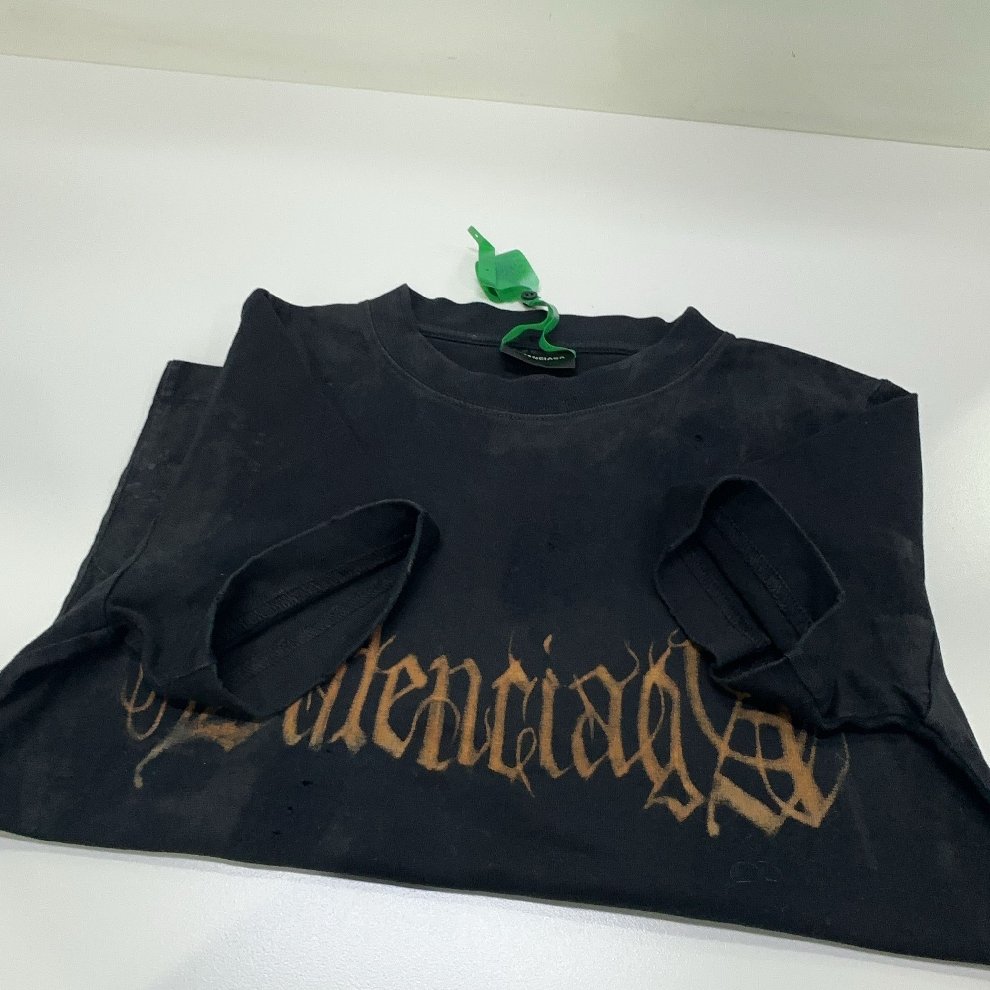Balenciaga Balenciaga Gothic Logo Graphic T-Shirt L Size L / US 10 / IT 46 - 9 Thumbnail