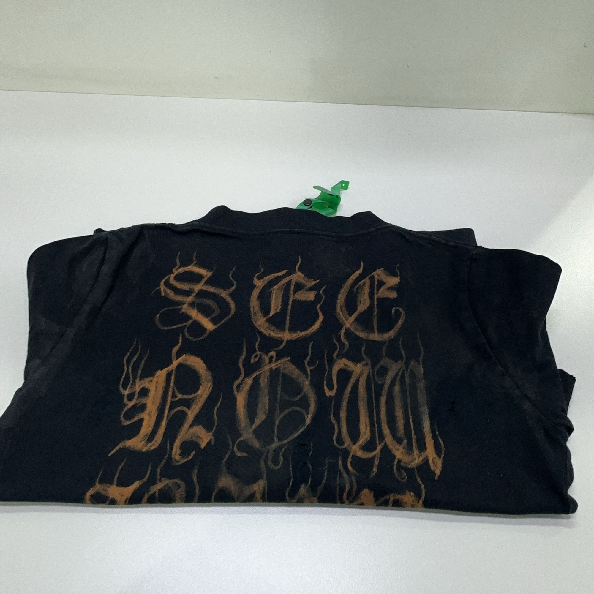 Balenciaga Balenciaga Gothic Logo Graphic T-Shirt L Size L / US 10 / IT 46 - 12 Thumbnail