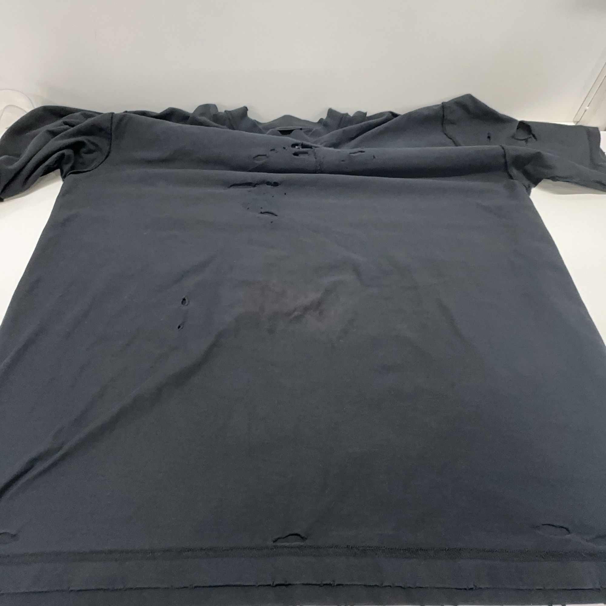Balenciaga Balenciaga Distressed Logo T-Shirt Size 2 Size US M / EU 48-50 / 2 - 15 Thumbnail