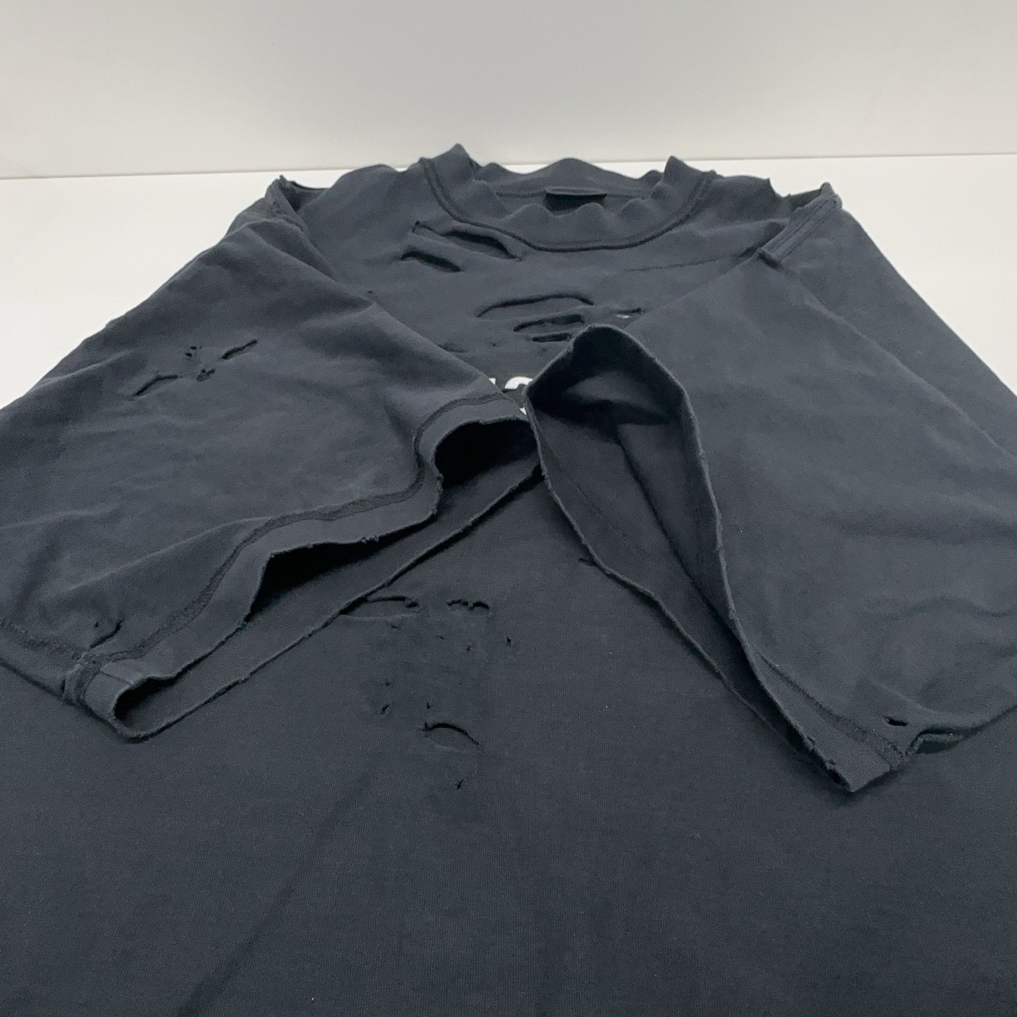 Balenciaga Balenciaga Distressed Logo T-Shirt Size 2 Size US M / EU 48-50 / 2 - 17 Thumbnail
