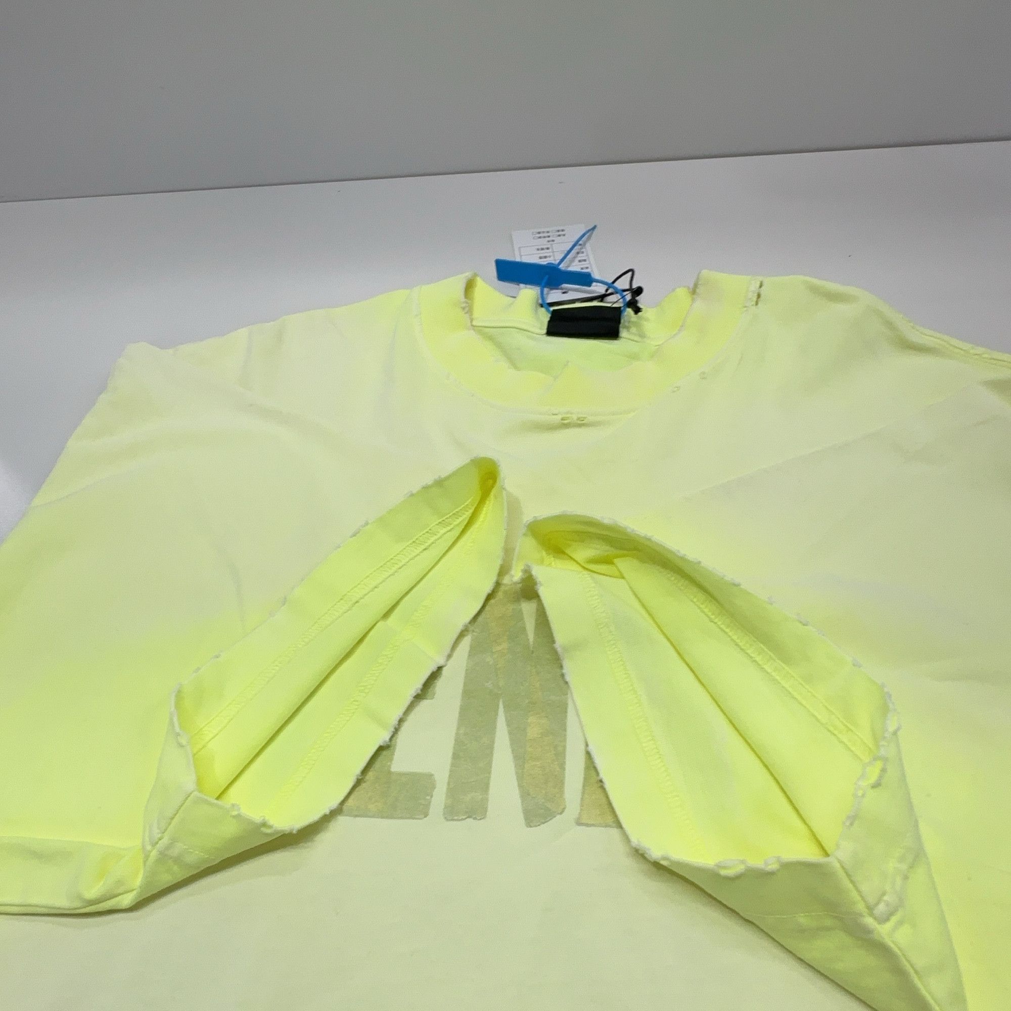 Balenciaga Balenciaga Tape Logo Short Sleeve T-Shirt Size M Size US M / EU 48-50 / 2 - 12 Thumbnail