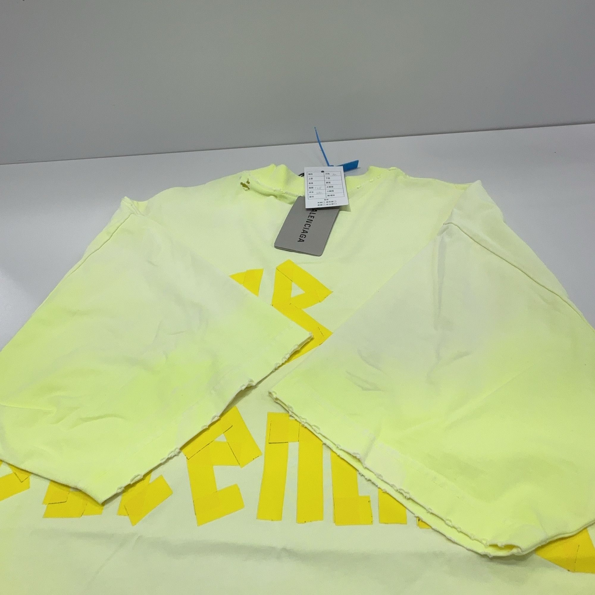 Balenciaga Balenciaga Tape Logo Short Sleeve T-Shirt Size M Size US M / EU 48-50 / 2 - 13 Thumbnail