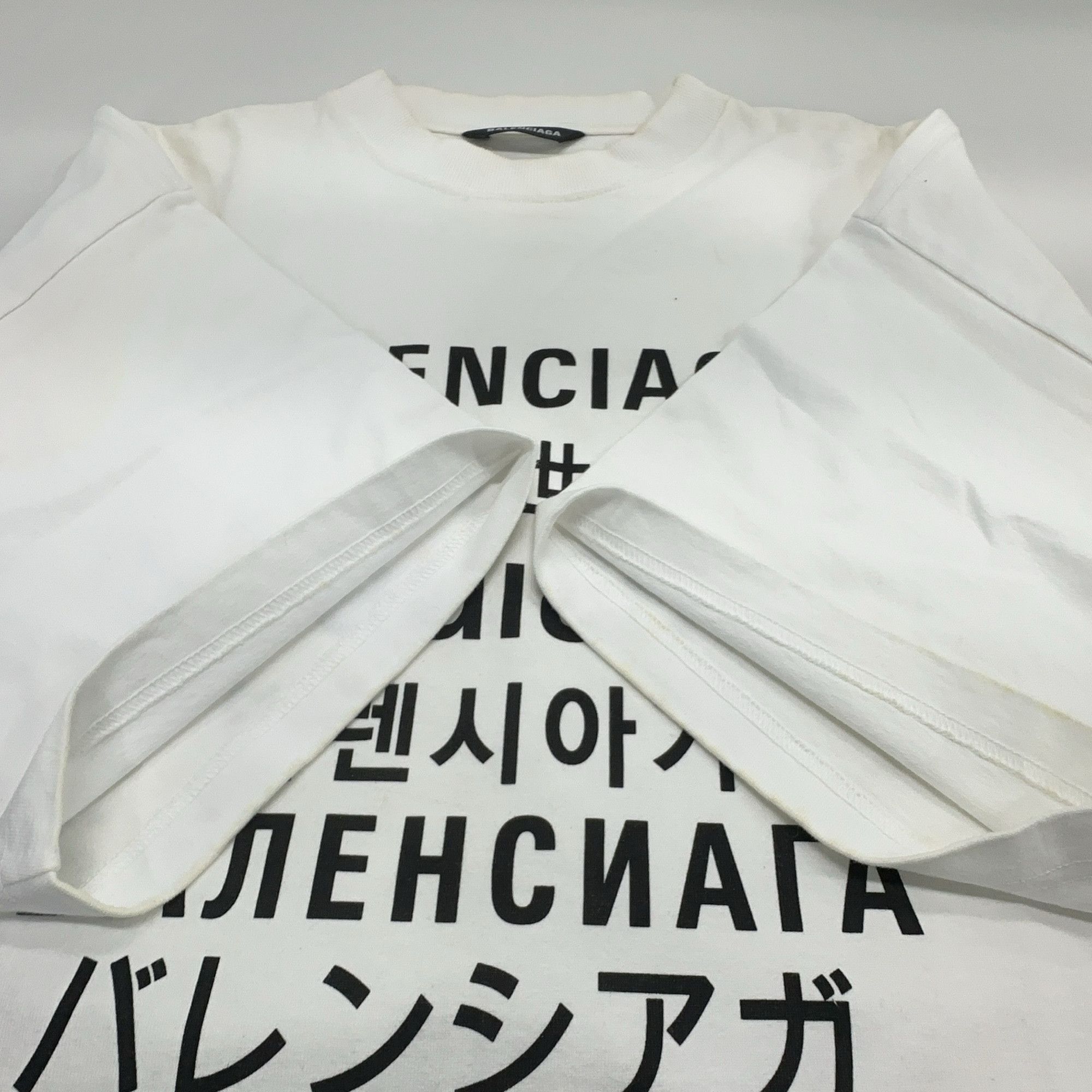 Balenciaga Balenciaga Languages Logo T-Shirt Size S Size US S / EU 44-46 / 1 - 14 Thumbnail